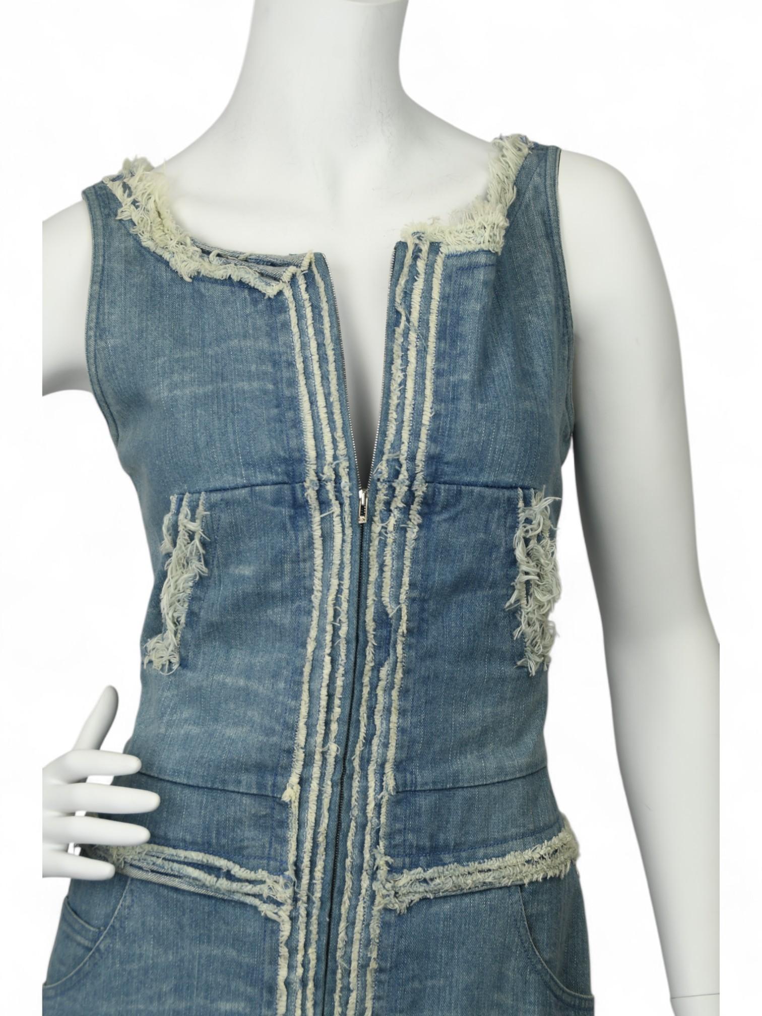 Chanel Ärmelloses Kleid aus Denim im Used-Look  Größe US 6 (Grau) im Angebot