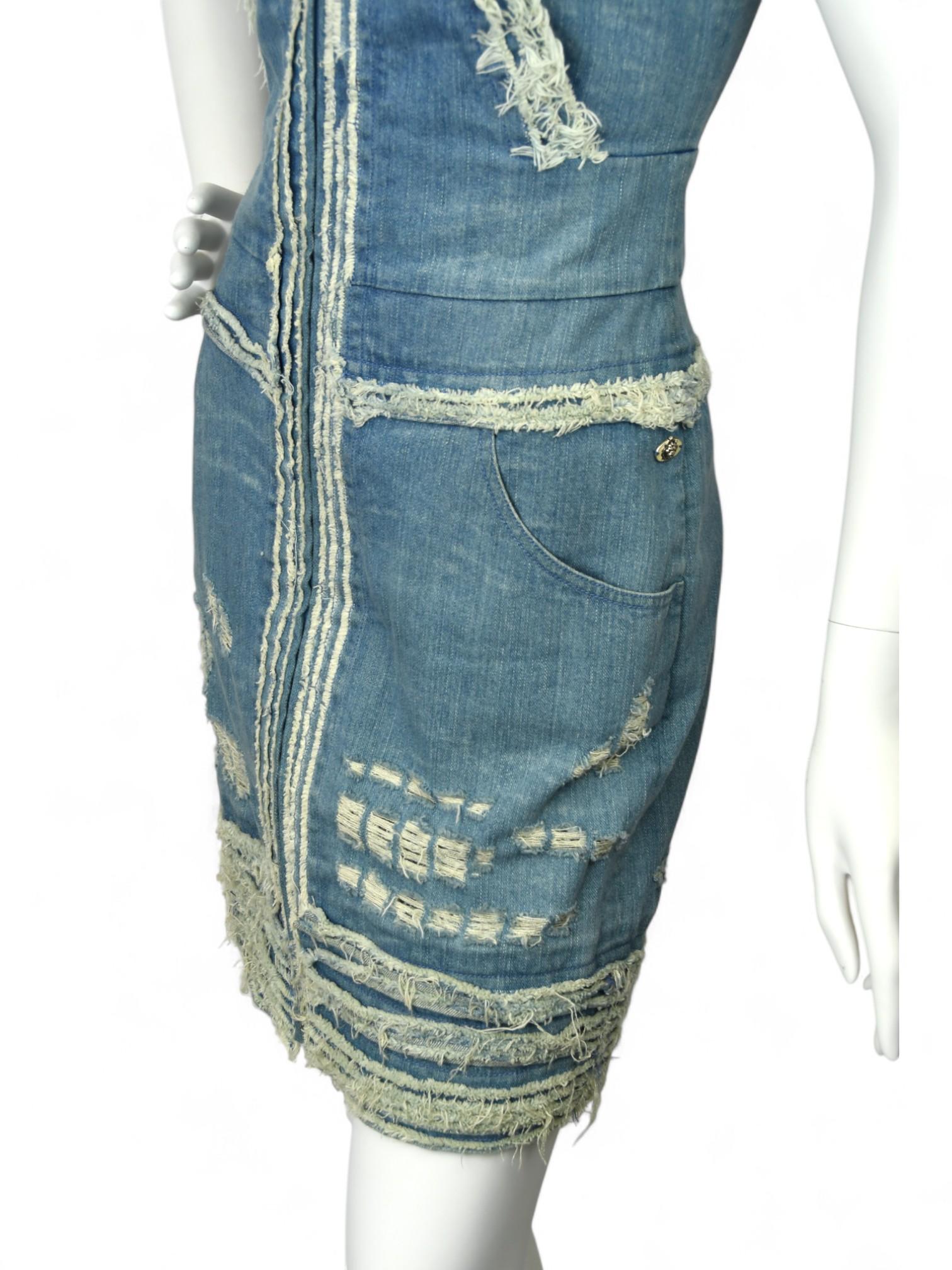 Chanel Ärmelloses Kleid aus Denim im Used-Look  Größe US 6 Damen im Angebot