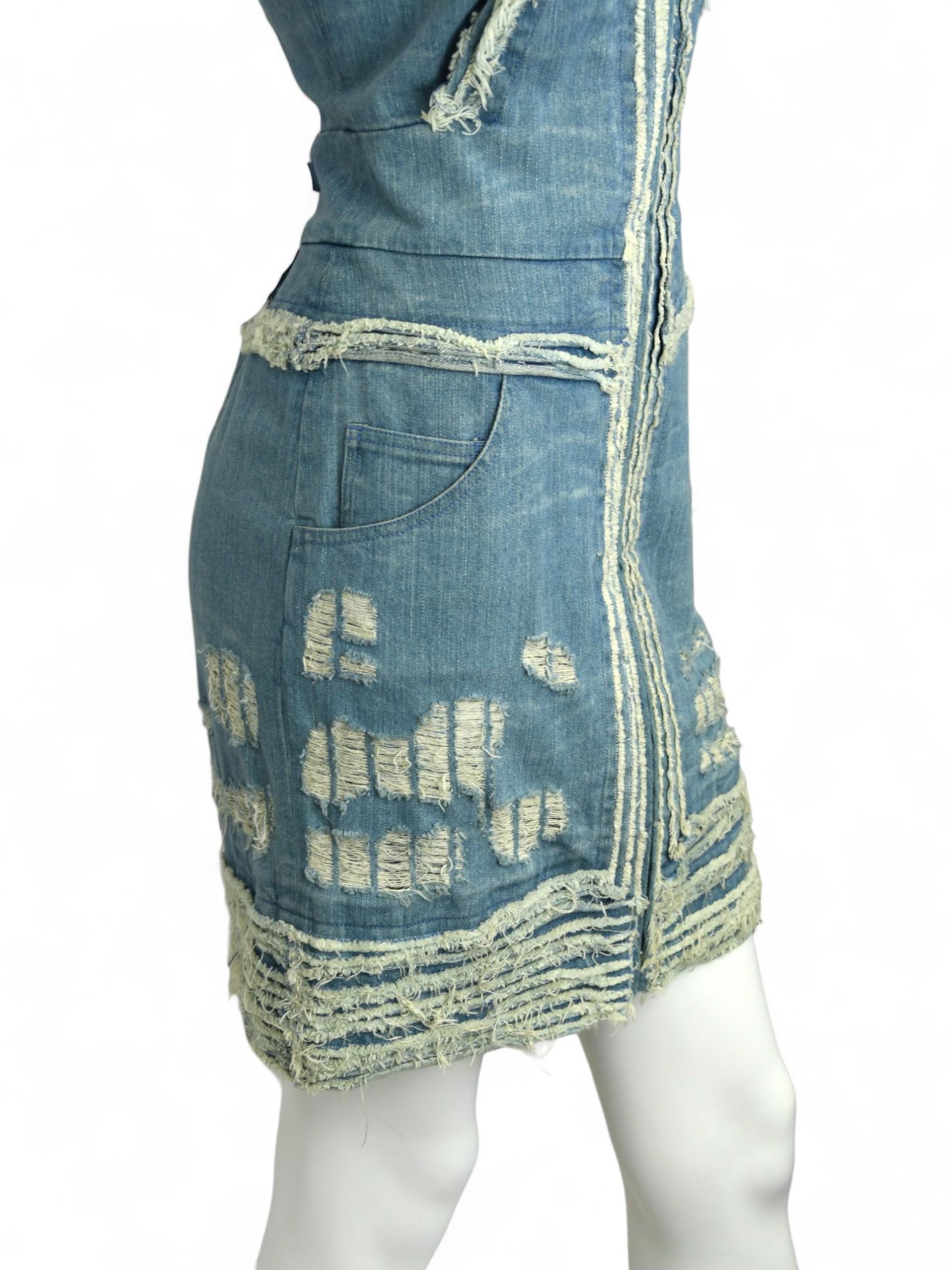 Chanel Ärmelloses Kleid aus Denim im Used-Look  Größe US 6 im Angebot 1