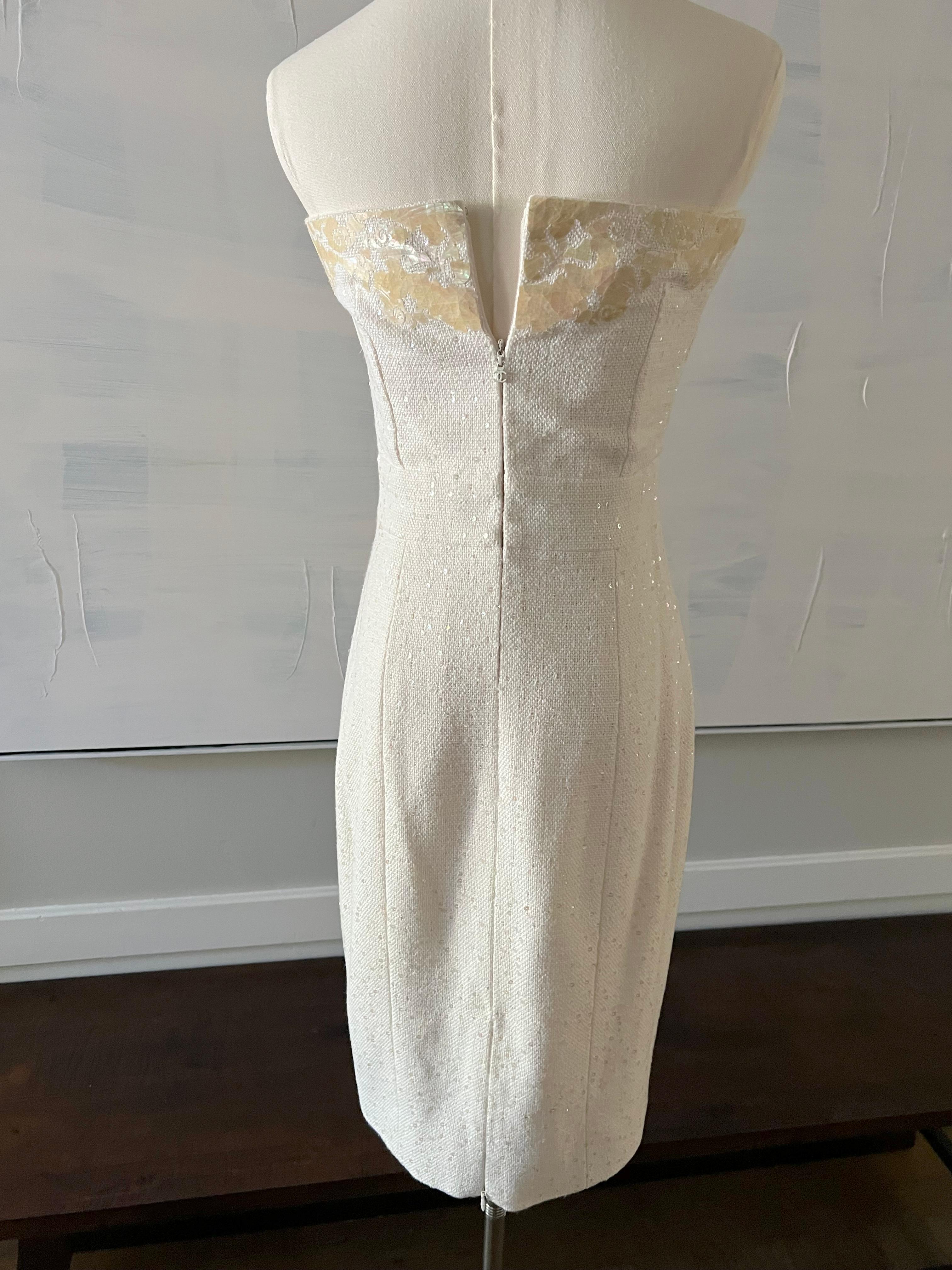 Vestido de novia de nácar de tweed documentado de Chanel Gris en venta