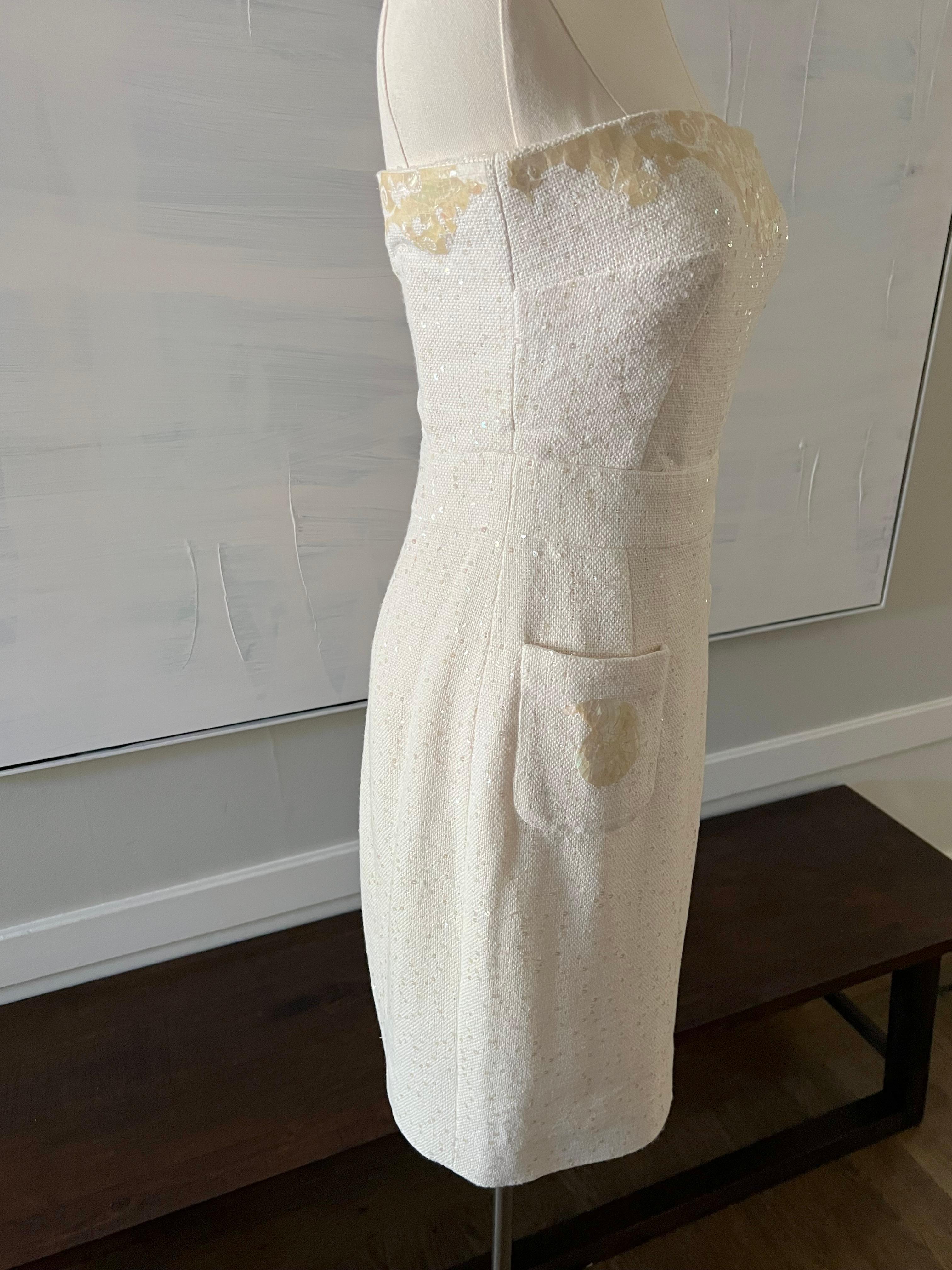 Vestido de novia de nácar de tweed documentado de Chanel en venta 1