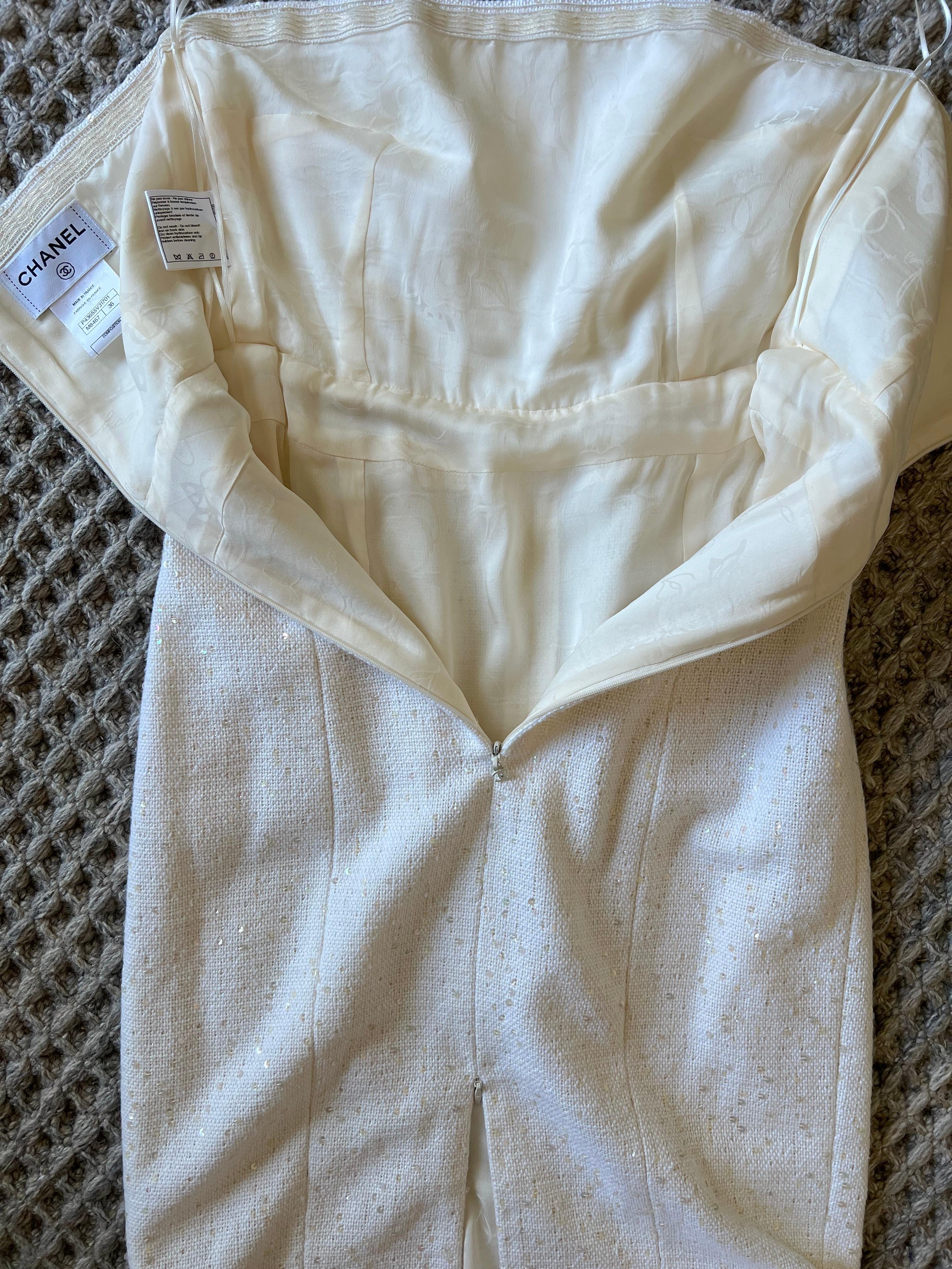 Vestido de novia de nácar de tweed documentado de Chanel en venta 2