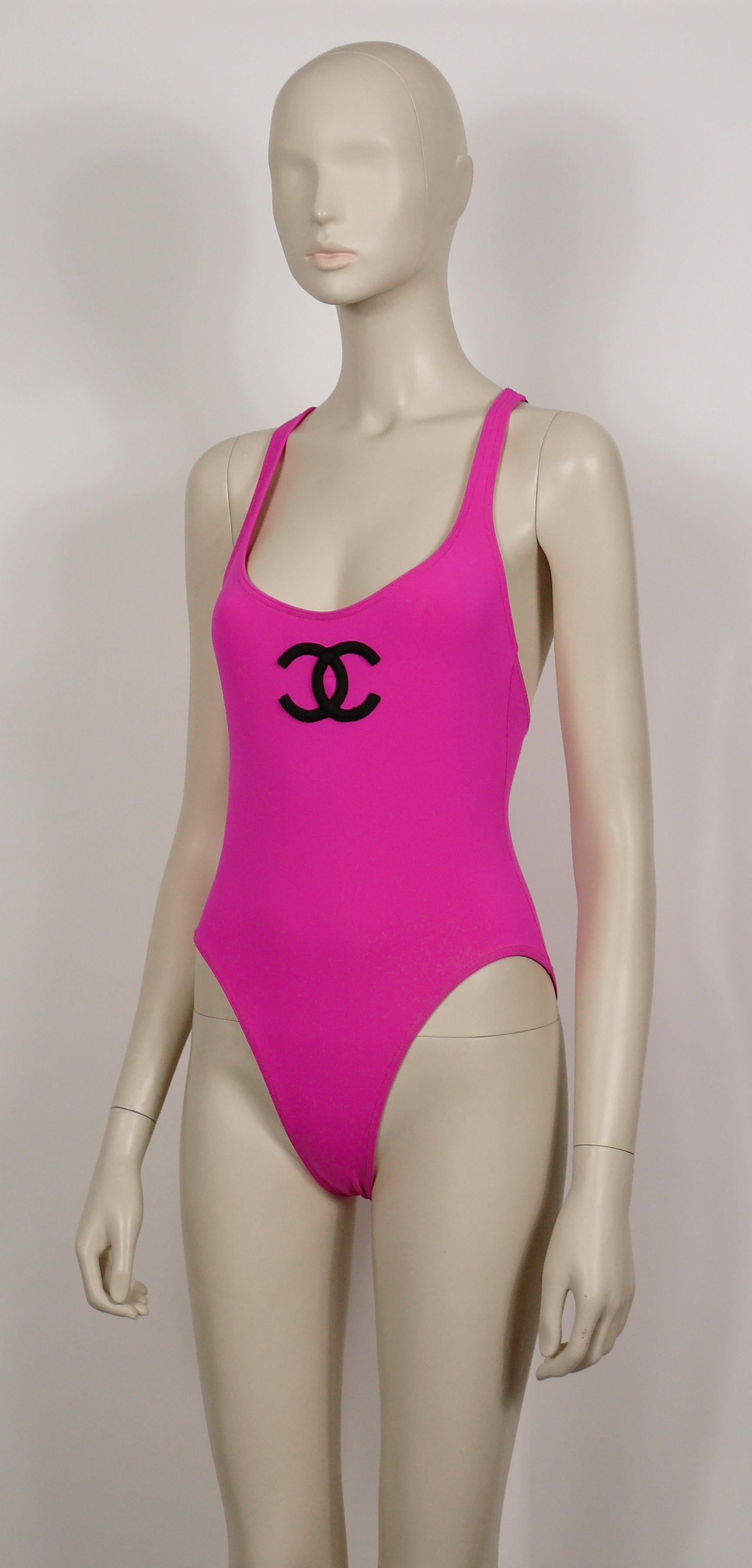CHANEL Documented Vintage 1994 Pink One-Pïece Swimsuit CC Logo & Flags In Good Condition In Nice, FR
