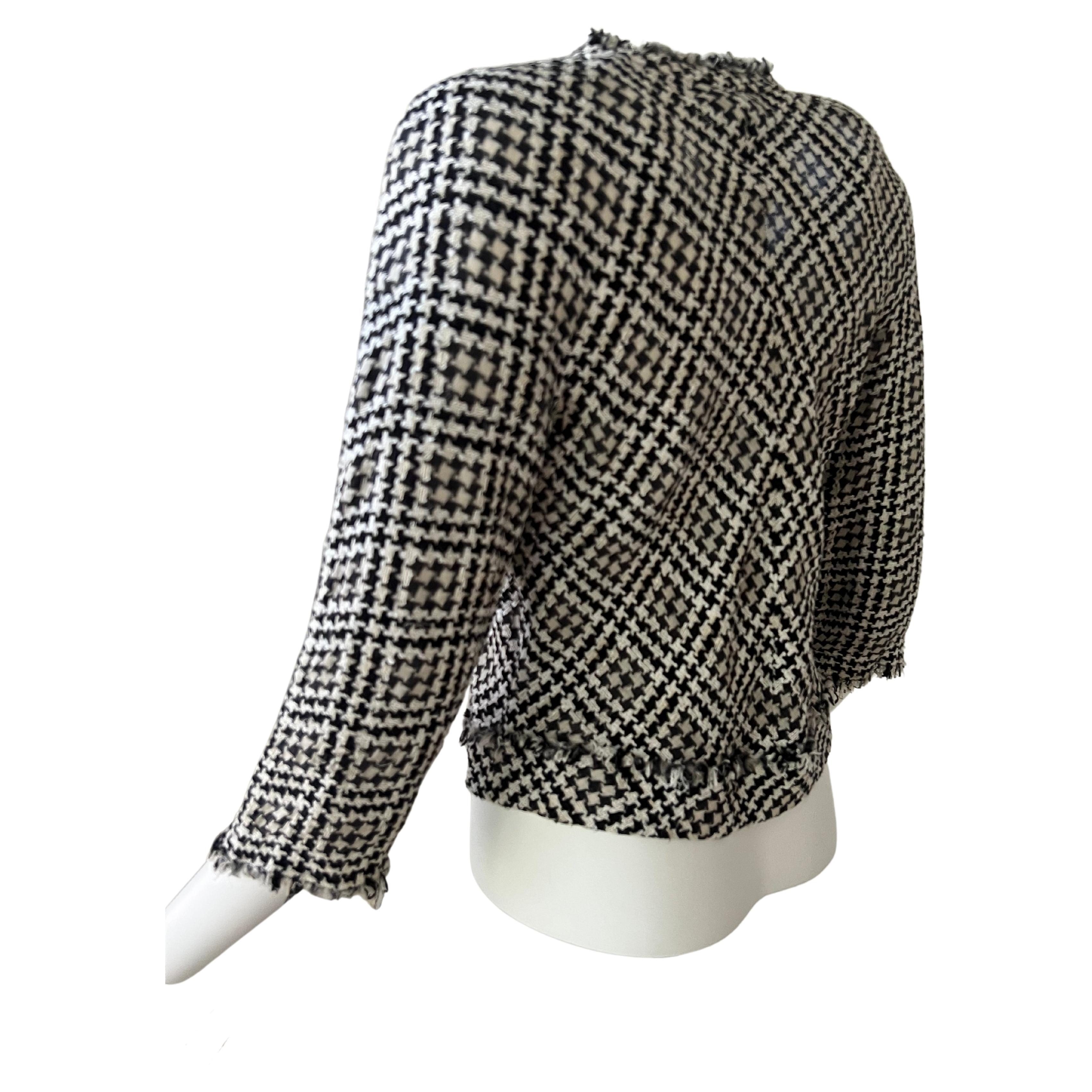 Chanel Jacke mit Hahnentrittmuster in Schwarz und Weiß im Angebot 1