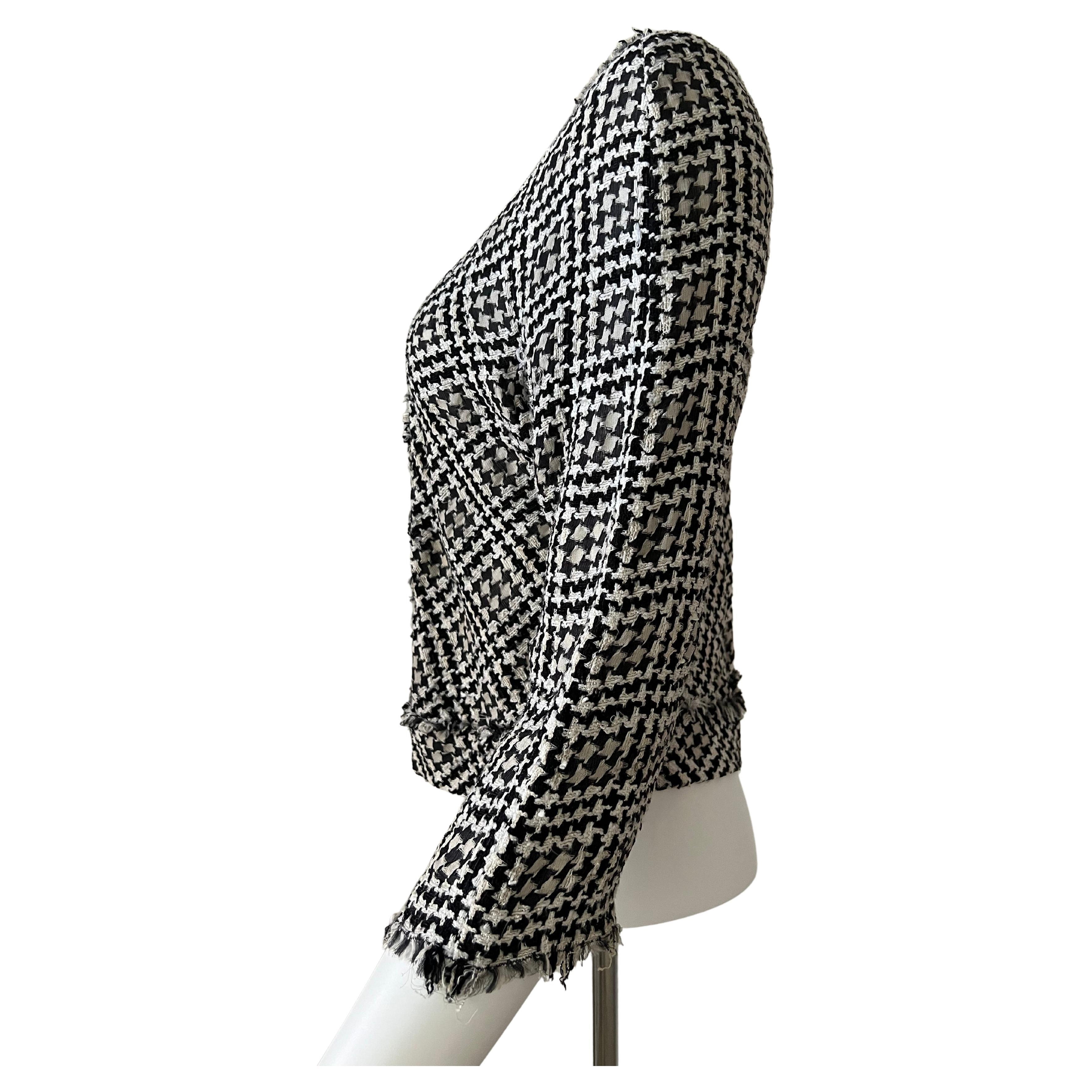 Chanel Dogtooth Checkerboard Black an White Jacket In Good Condition For Sale In Palm Beach, FL