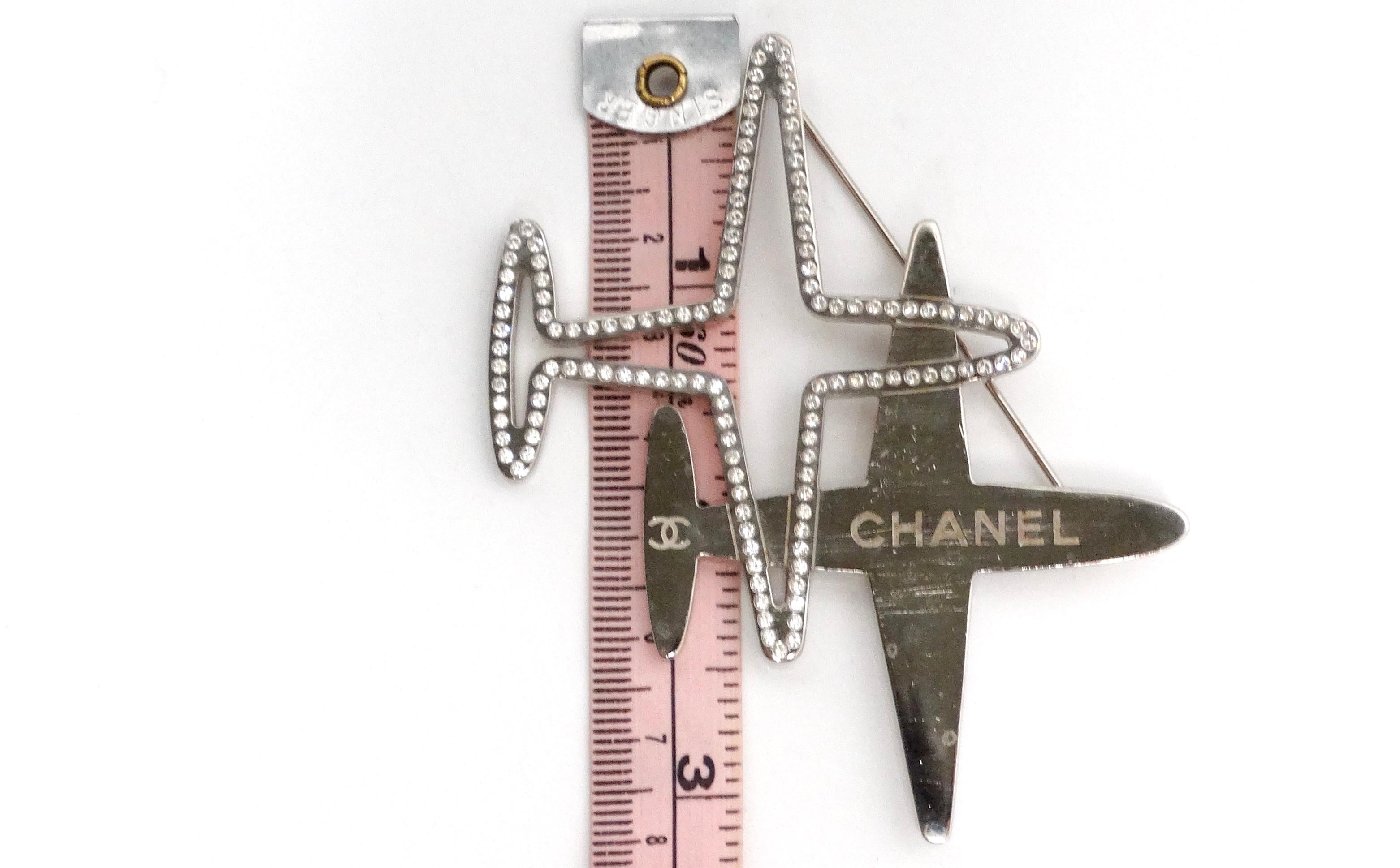 Chanel Double Airplane Kristall-Silber-Ton-Brosche Circa 2016 im Angebot 2