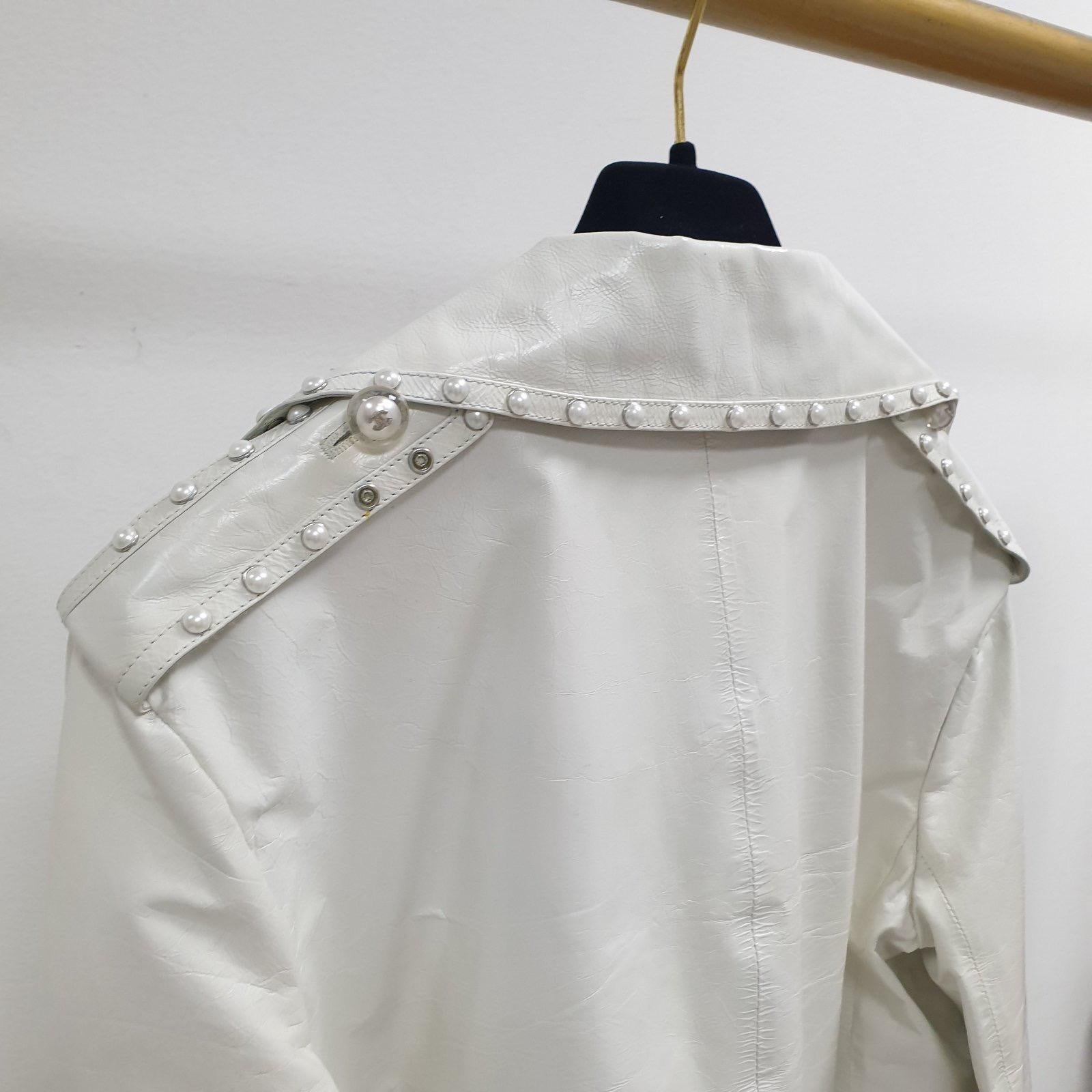 Chanel Double Breasted Ecru Leather jacket In Good Condition In Krakow, PL