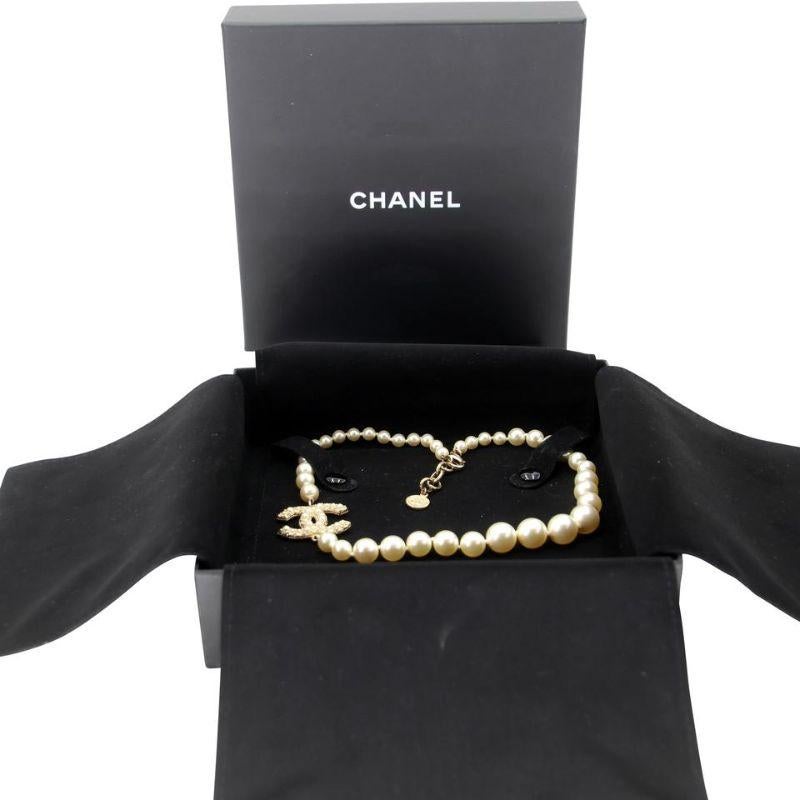 chanel pearl logo necklace