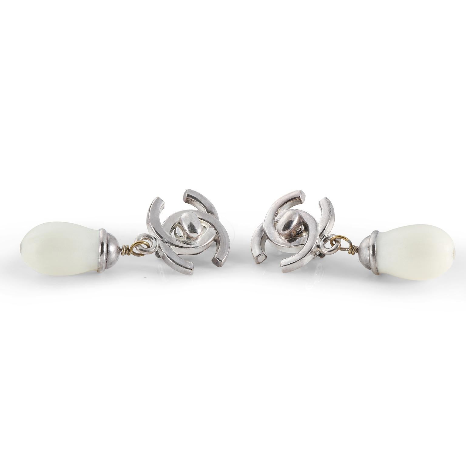 chanel double pearl earrings