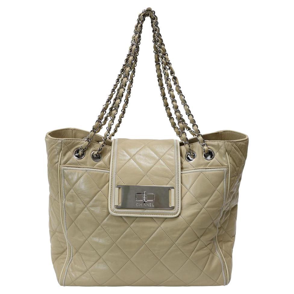 Chanel Double Chain CC Quilted Calfskin Leather Tote CC-B0509P-0002