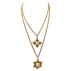 Collana Chanel a doppia catena con medaglioni di perle