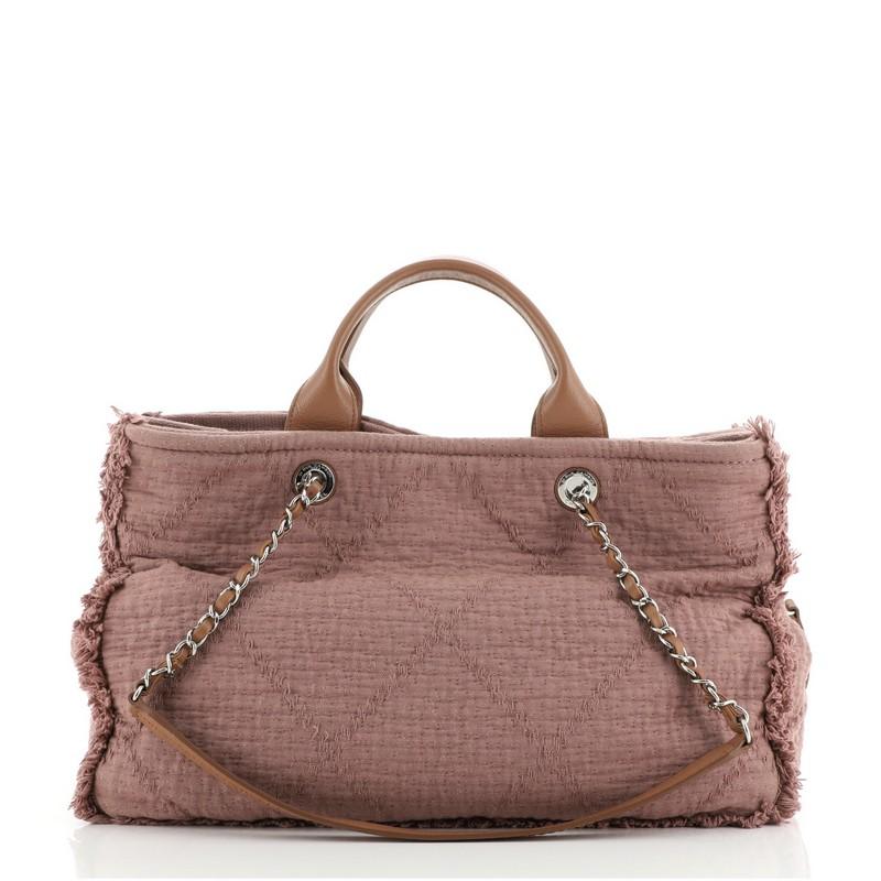 Chanel Double Face Deauville Tote Fransen Gestepptes Segeltuch Medium im Zustand „Gut“ in NY, NY