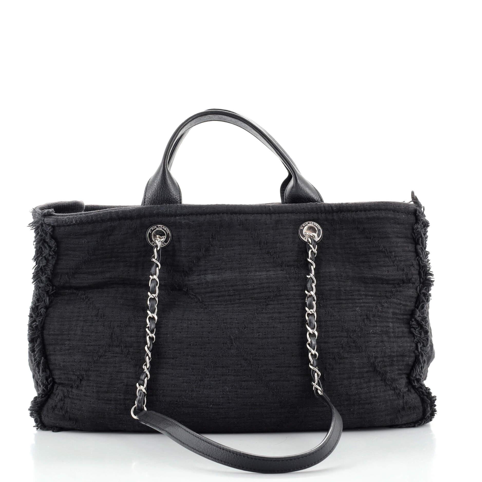 Chanel Double Face Deauville Tote Fransen Gestepptes Segeltuch Medium im Zustand „Gut“ in NY, NY