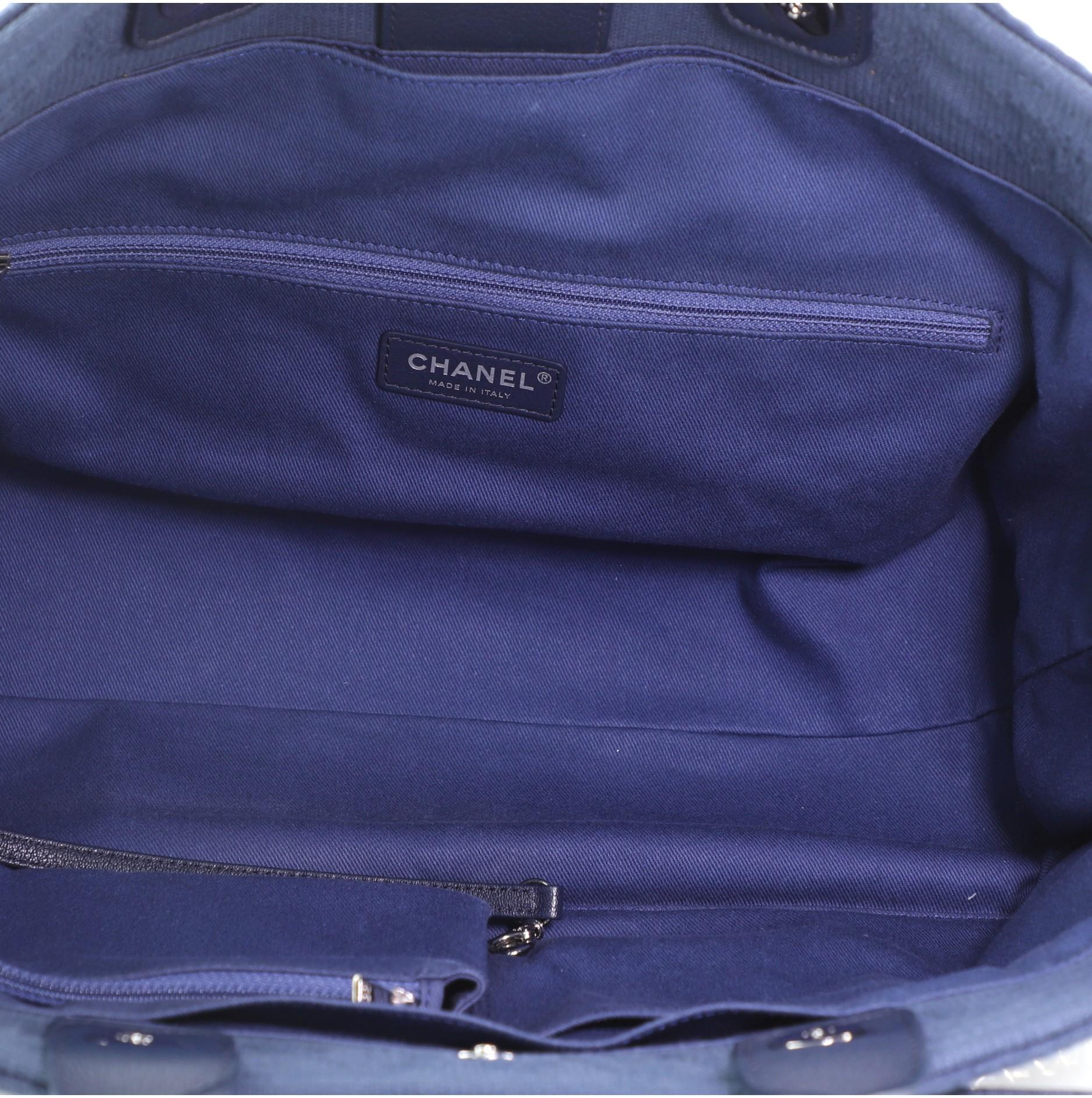 Chanel Double Face Deauville Tote Fransen Gestepptes Segeltuch Medium für Damen oder Herren
