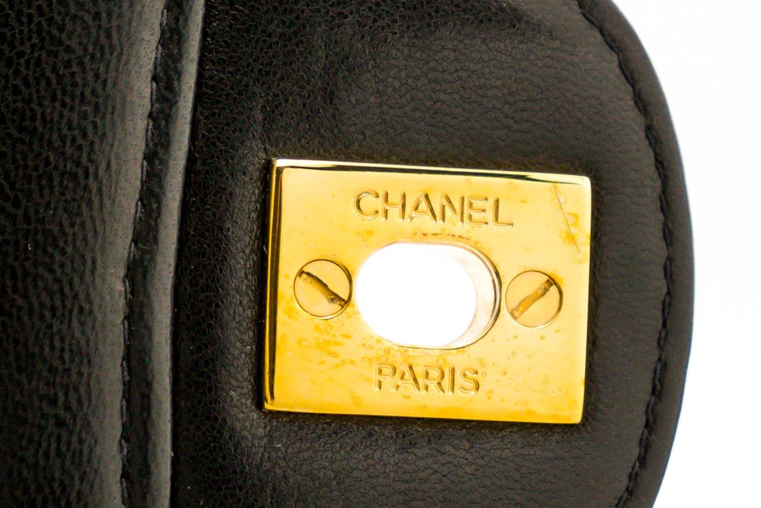 CHANEL Borsa a tracolla con catena a doppia faccia W Flap nera trapuntata 8