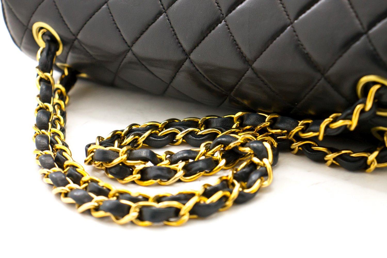 CHANEL Borsa a tracolla con catena a doppia faccia W Flap nera trapuntata 11