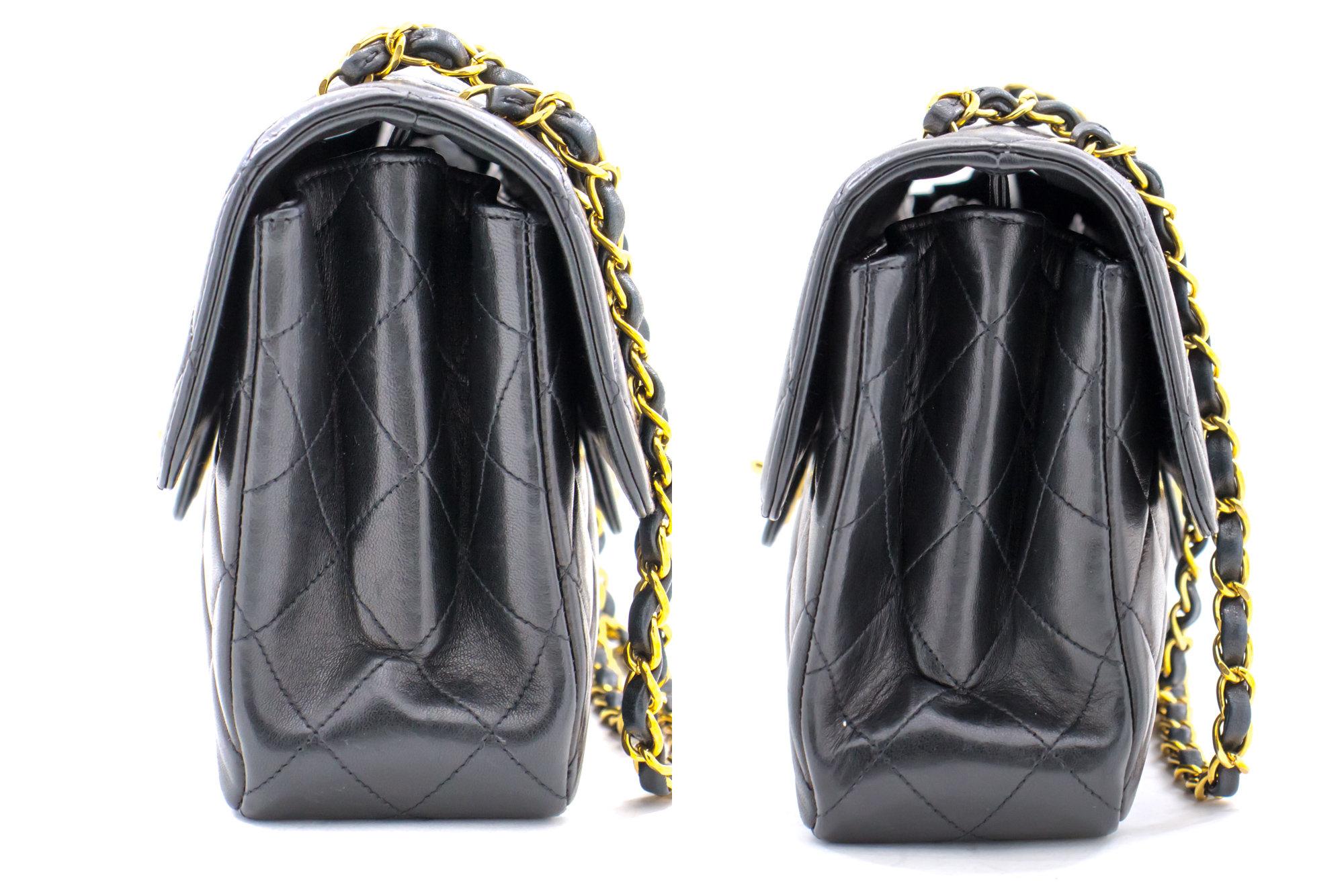Donna CHANEL Borsa a tracolla con catena a doppia faccia W Flap nera trapuntata