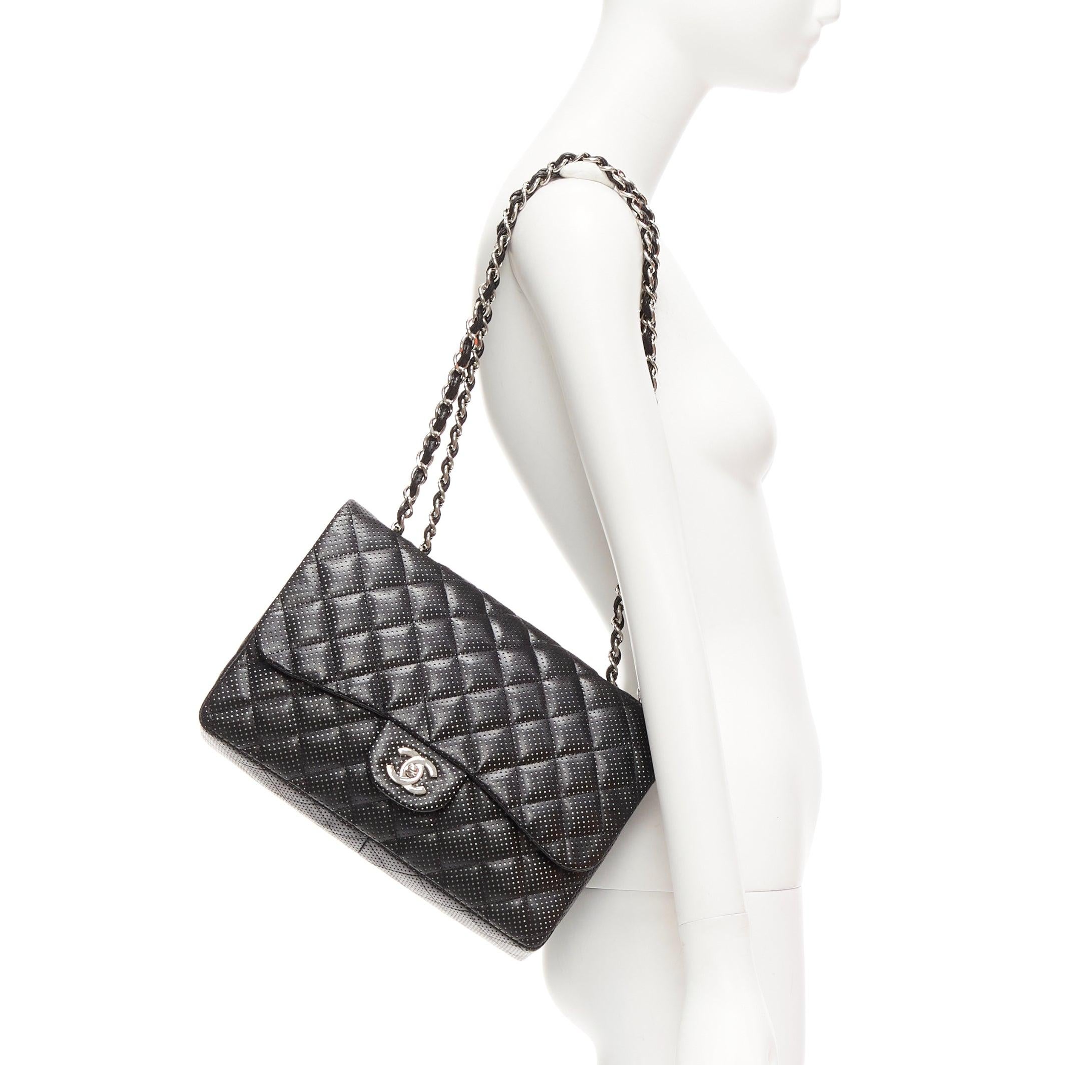 CHANEL Double Flap Medium black perforated quilted lambskin silver CC logo chain bag
Reference: LNKO/A02358
Brand: Chanel
Model: Double Flap Medium
Material: Leather, Metal
Color: Black, Silver
Pattern: Solid
Closure: Turnlock
Lining: Black