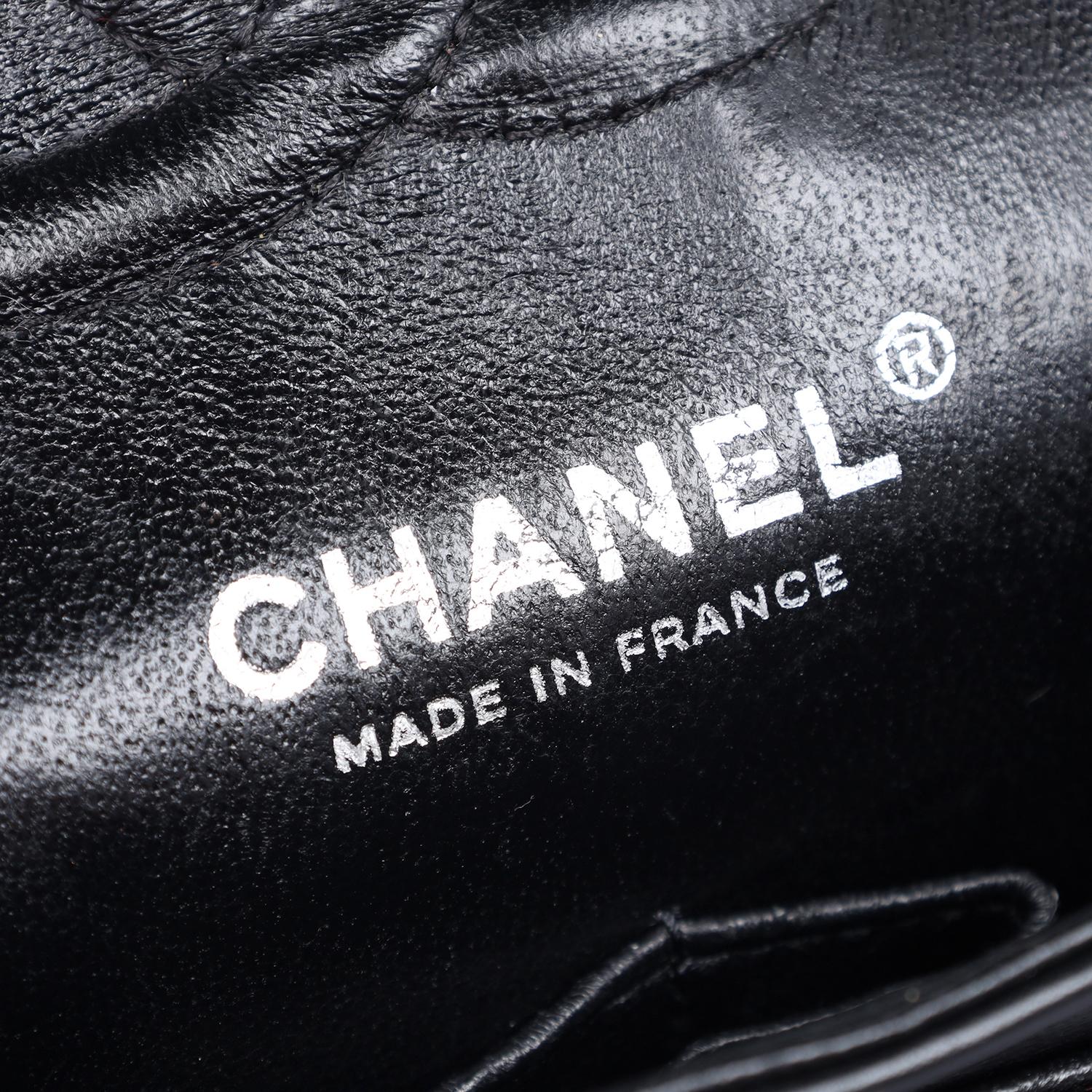 Chanel Umhängetasche aus Lackleder mit doppelter Klappe Schwarz im Angebot 7
