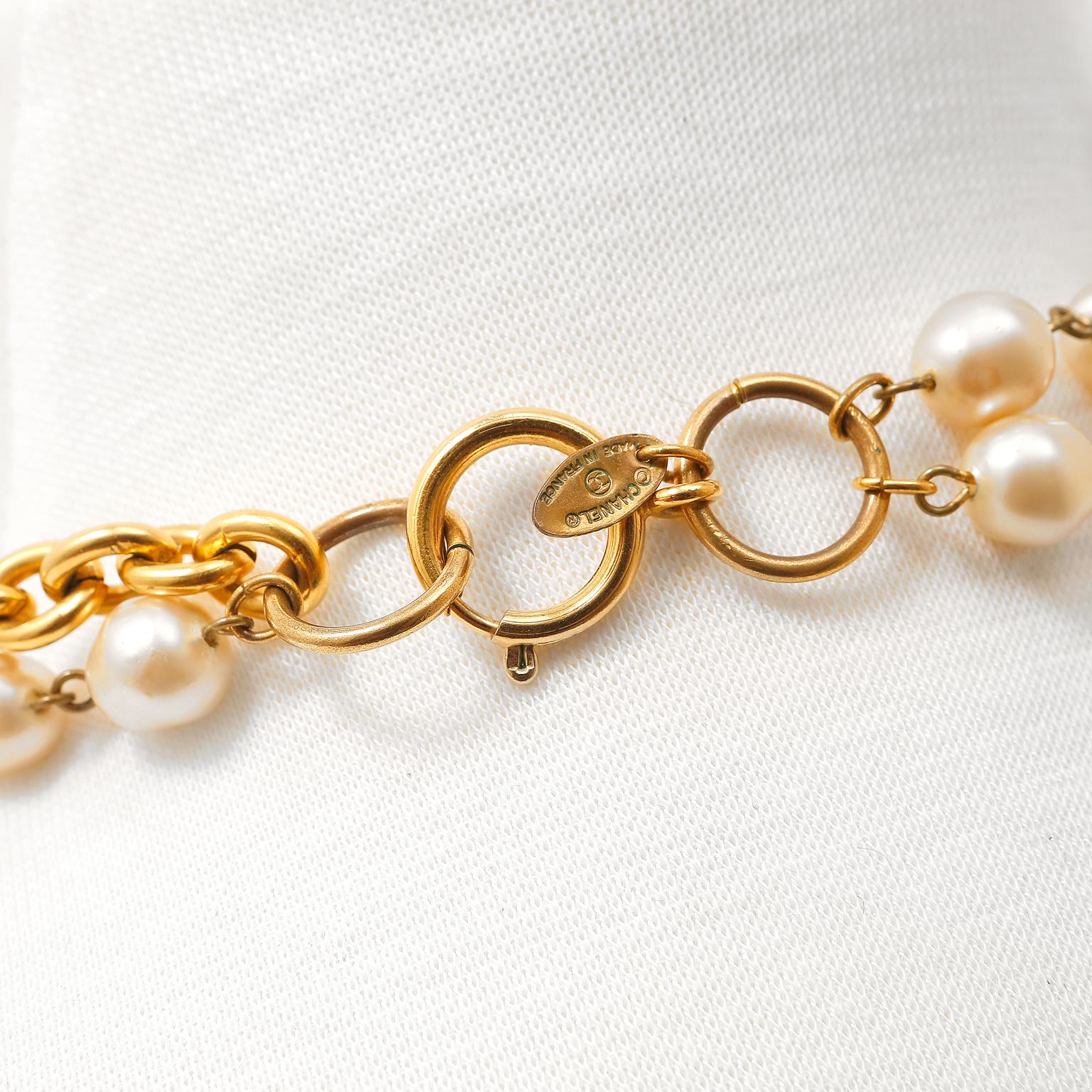 Chanel Halskette, Doppelgold Kette Perle Stantion Halskette im Angebot 1