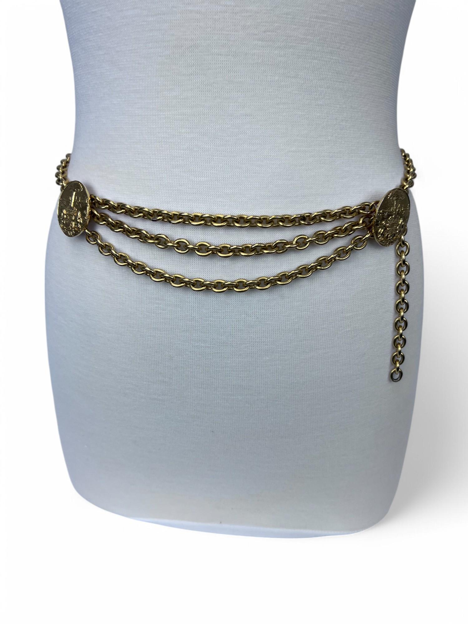 Ceinture Chanel à double médaillon en vente 5