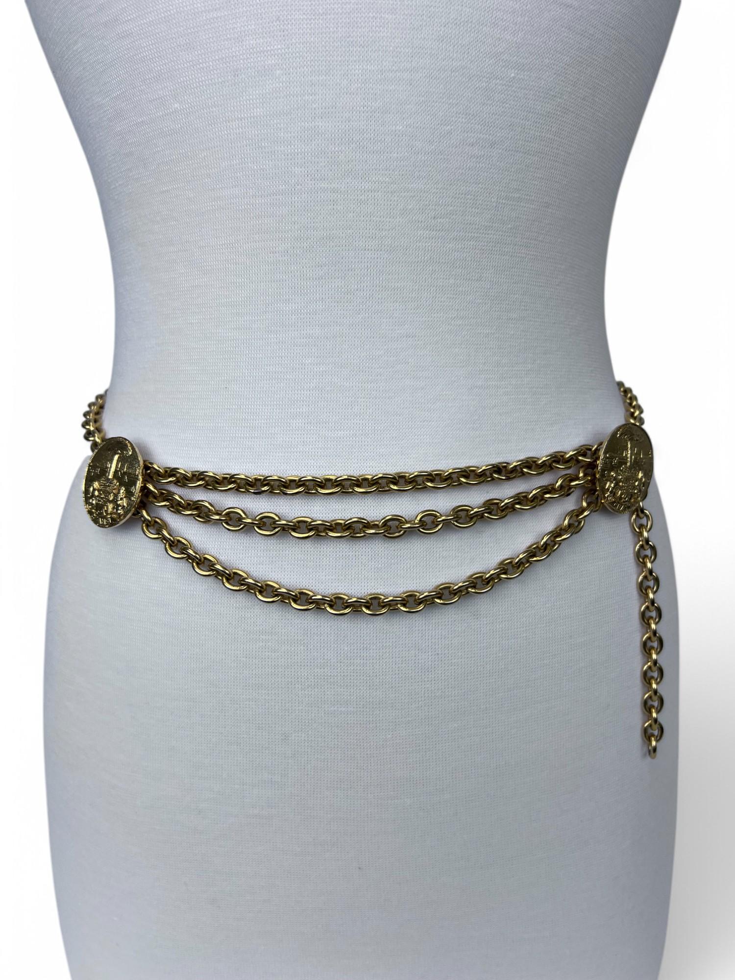 Gris Ceinture Chanel à double médaillon en vente