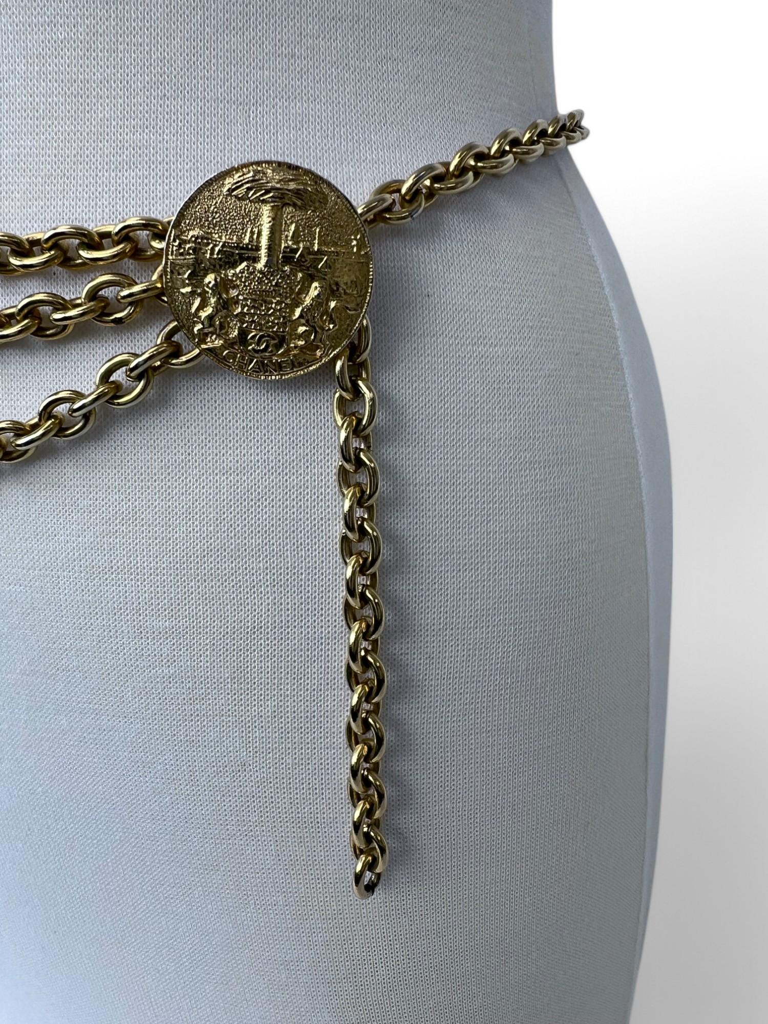 Ceinture Chanel à double médaillon Pour femmes en vente