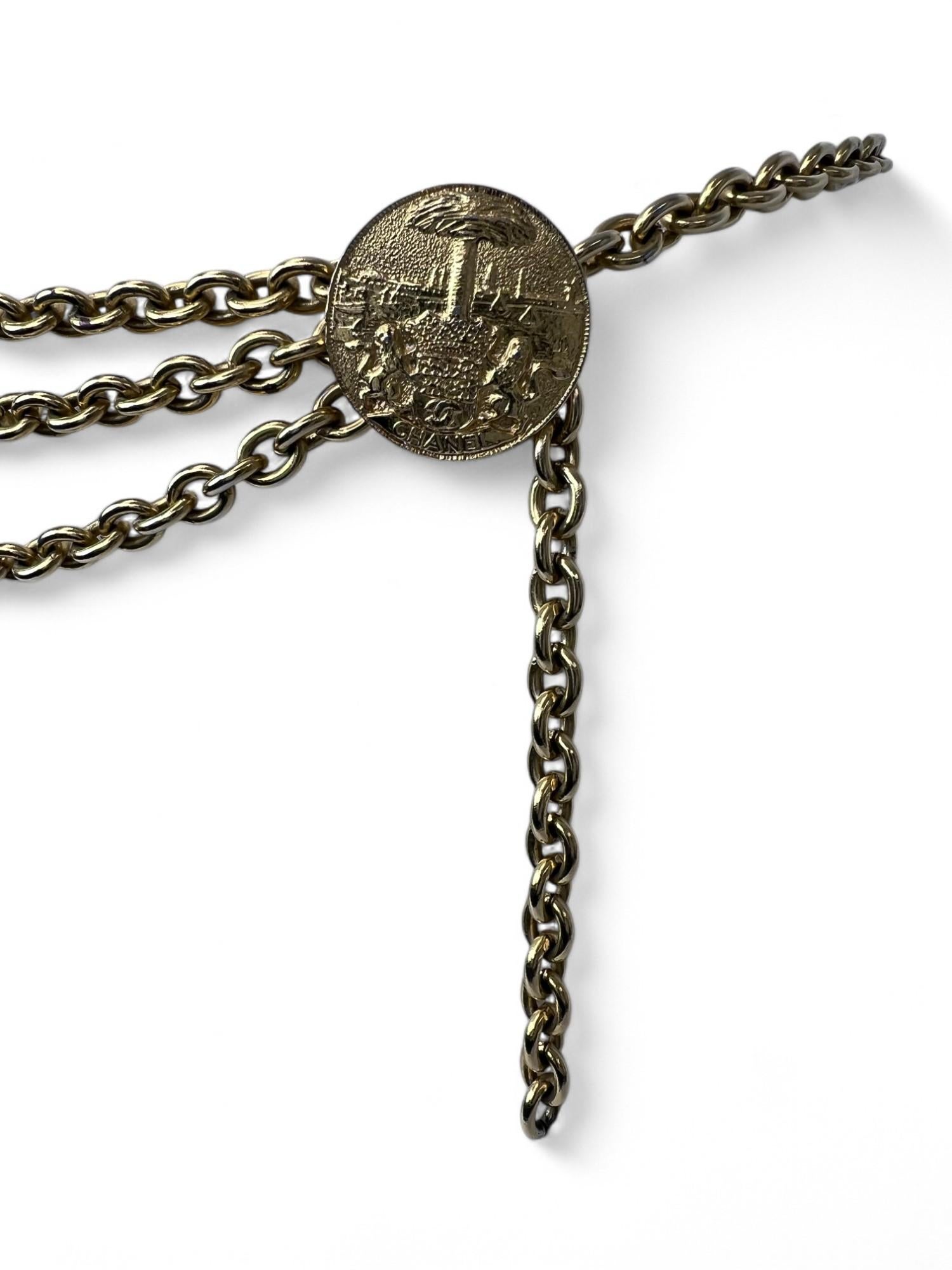 Ceinture Chanel à double médaillon en vente 1