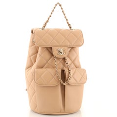 Chanel Rucksack mit doppelter Tasche und Klappe aus gestepptem Kaviar