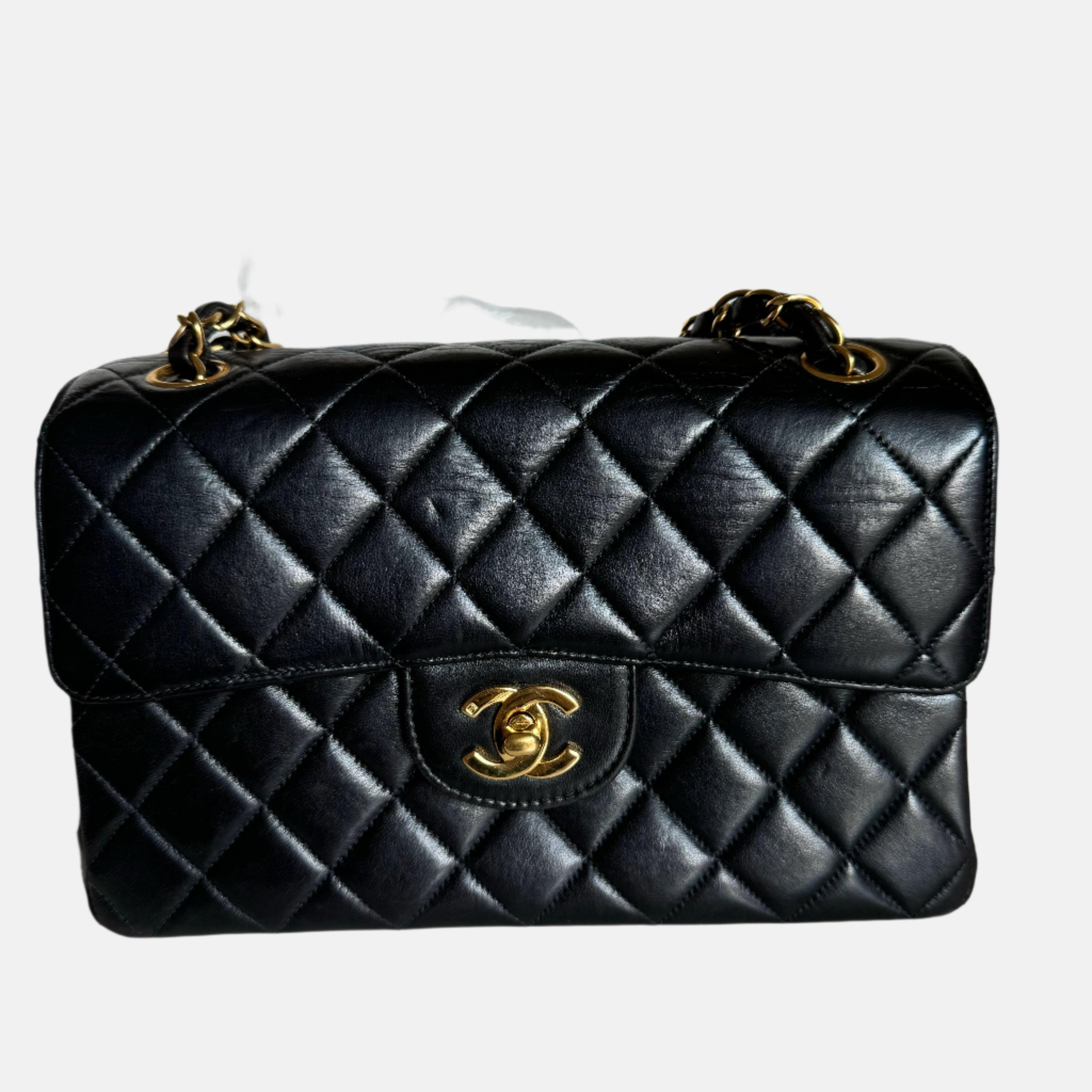 Chanel Double Sided Flap Black Lambskin Leather 24k Gold Hardware, 1996-1997 In Excellent Condition For Sale In AUBERVILLIERS, FR