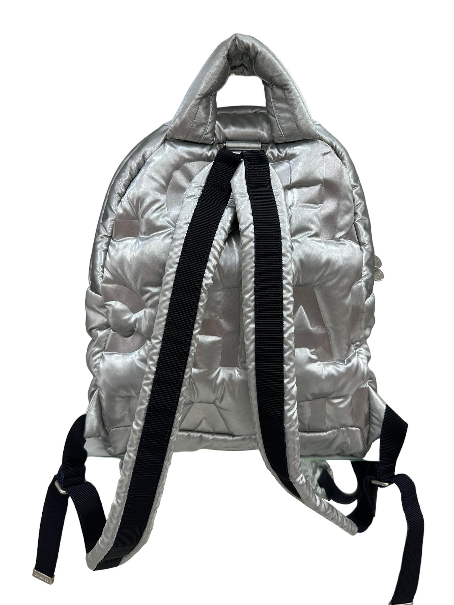 Sac à dos Chanel Doudone en nylon et tissu argenté en vente 7