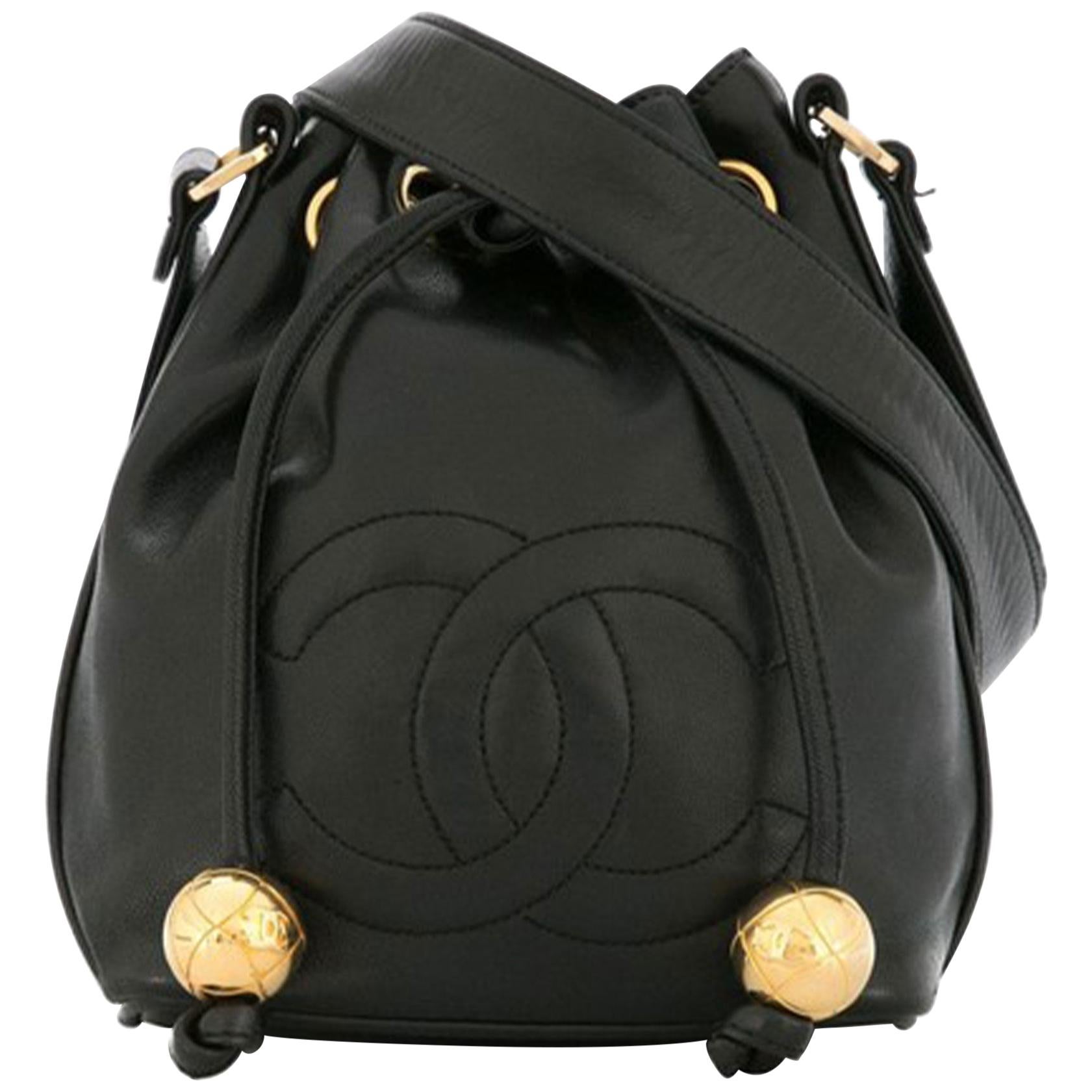 Chanel Drawstring Bucket Caviar Mini Black Lambskin Leather Cross Body Bag Unisexe en vente