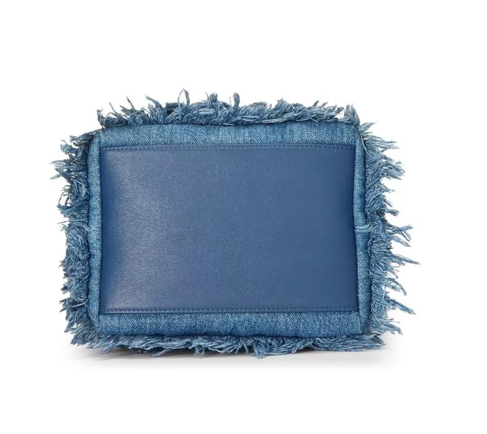 Chanel Kordelzug Bucket Cruise 2015 Tweed Fransen & Lammfell Mini Blaue Denim Tasche im Angebot 3