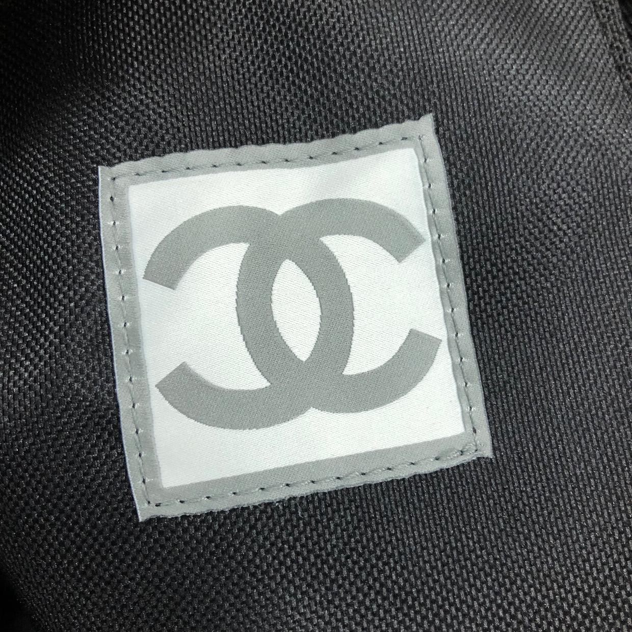 Chanel Fourre-tout de plage rayé bleu marine foncé avec cordon de serrage en vente 6