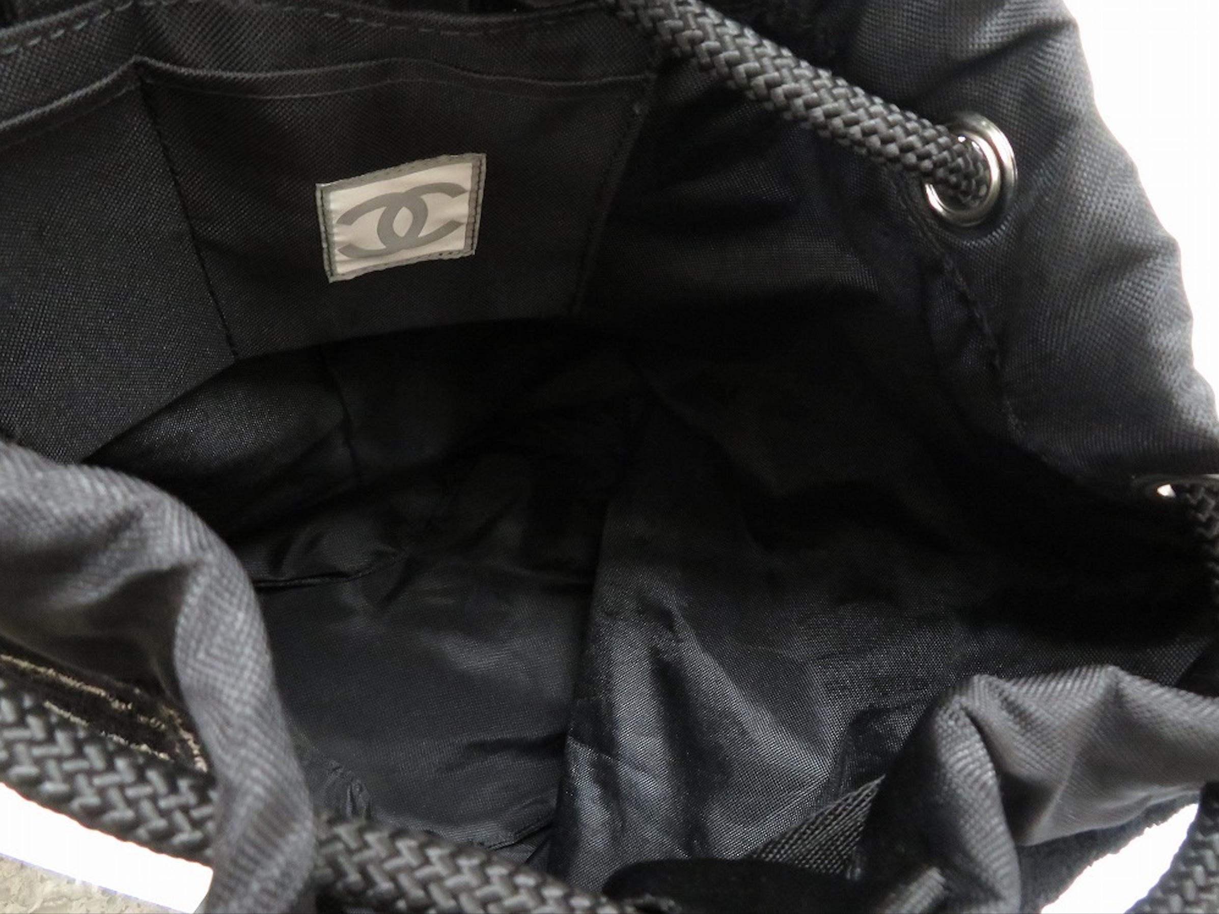 Chanel Fourre-tout de plage rayé bleu marine foncé avec cordon de serrage en vente 3