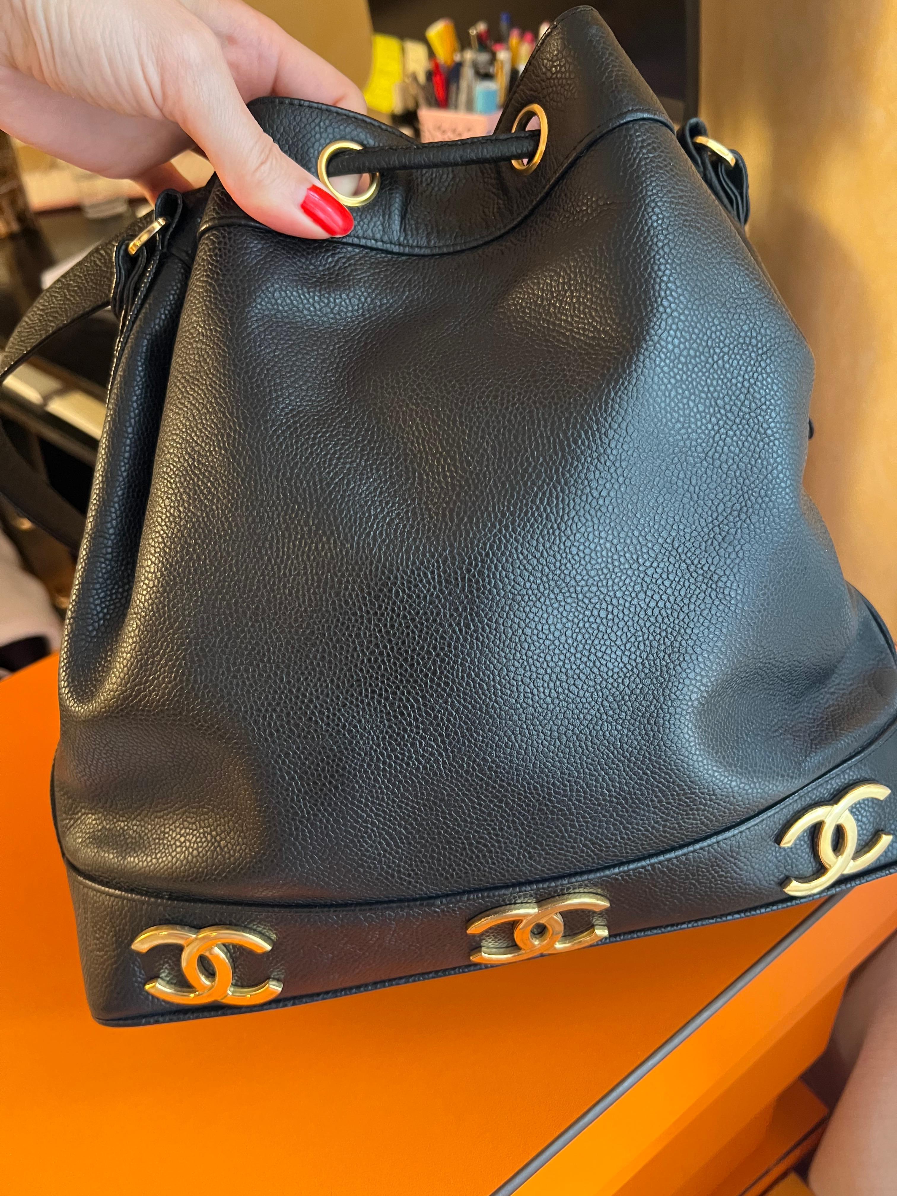 Chanel Drawstring Vintage Caviar Bag With CC Logos 24k Plated Hardware For Sale 6