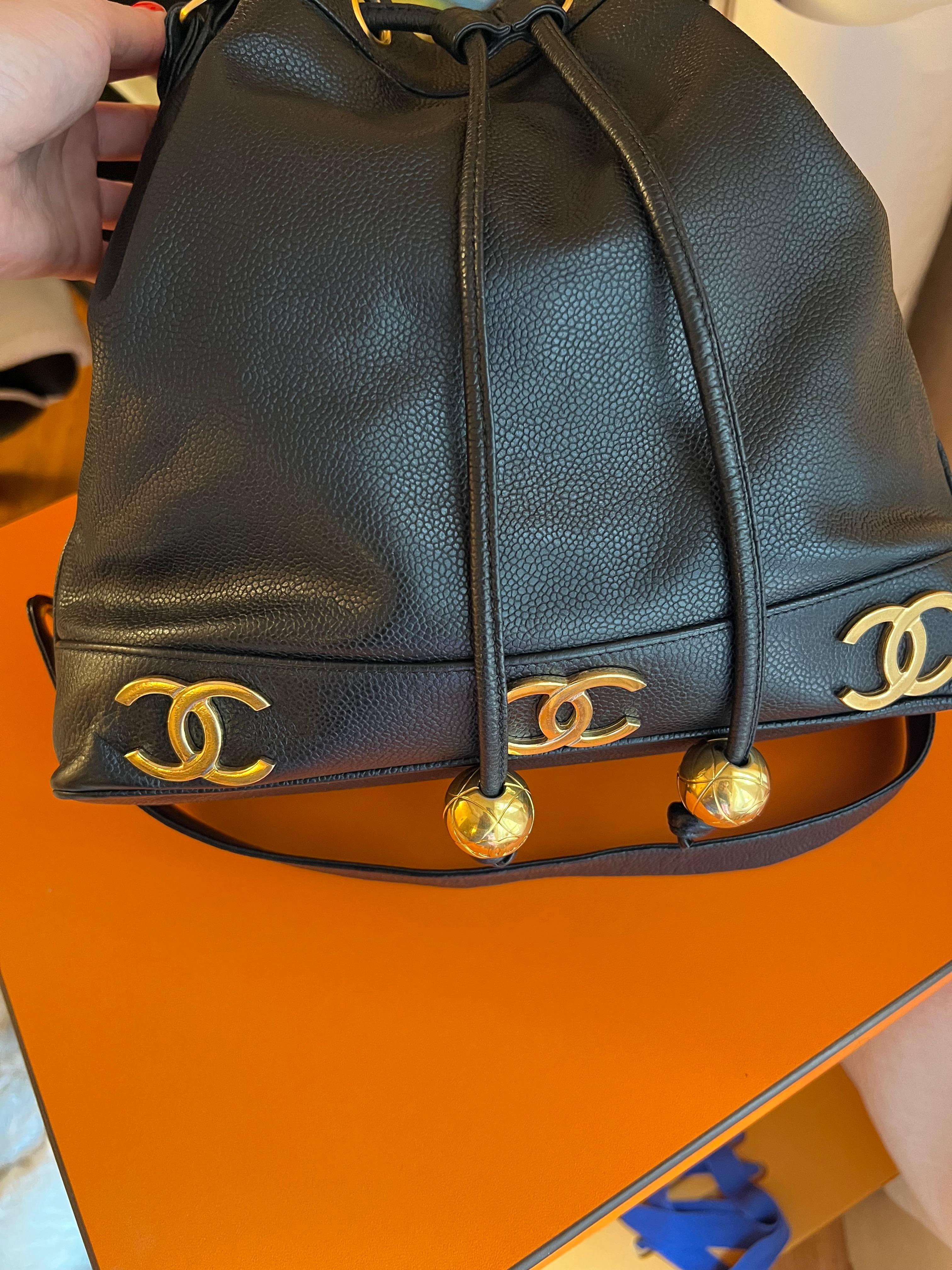 Chanel Drawstring Vintage Caviar Bag With CC Logos 24k Plated Hardware For Sale 1