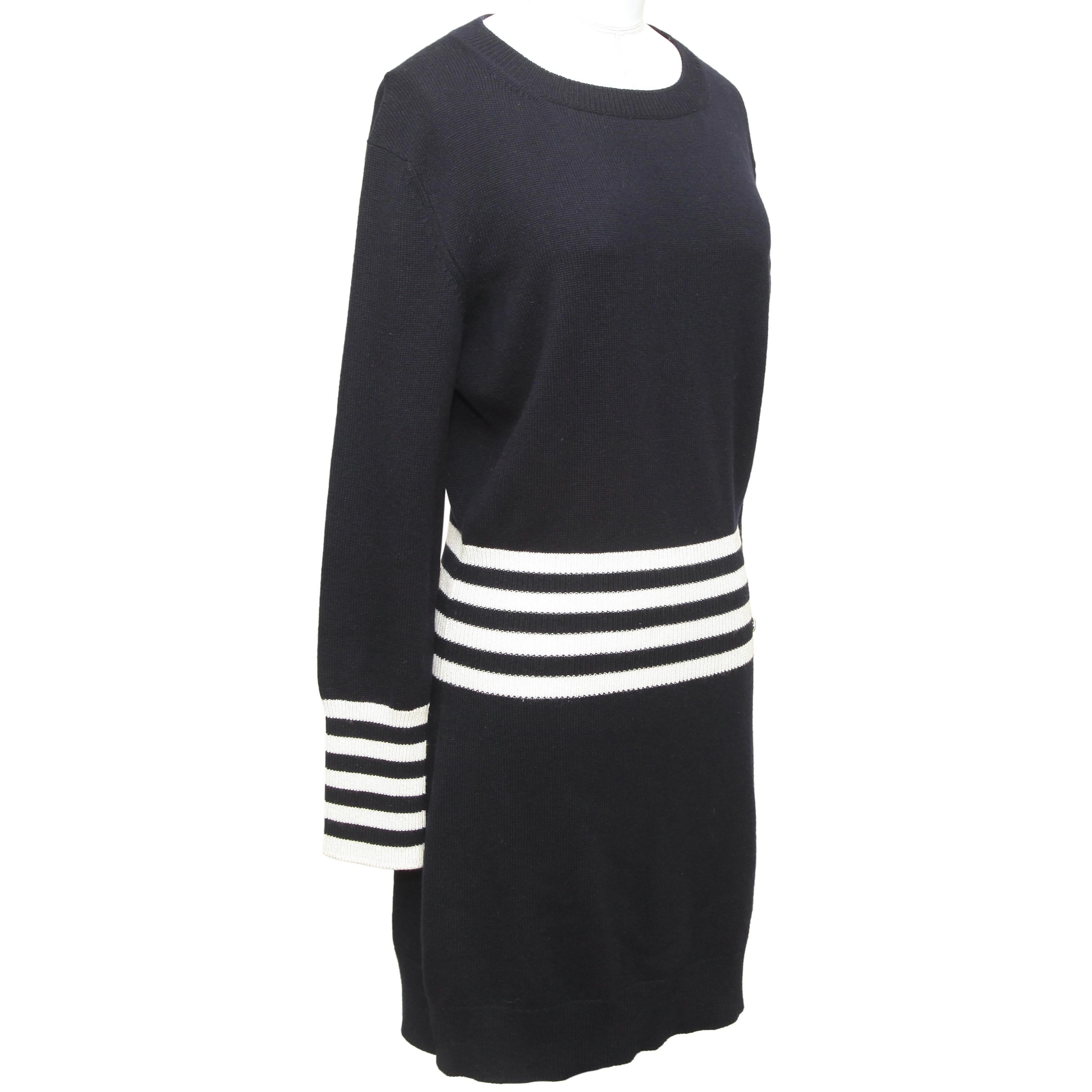 GUARANTEED AUTHENTIC CHANEL 2016 NAVY STRIPED CASHMERE SWEATER TUNIC DRESS

Retailed excluding sales taxes $3,350

Design:
- Navy long sleeve sweater tunic dress.
- Stripes at waist and arms.
- Crew neck.
- CC plaque at left hip.
- Comes with extra
