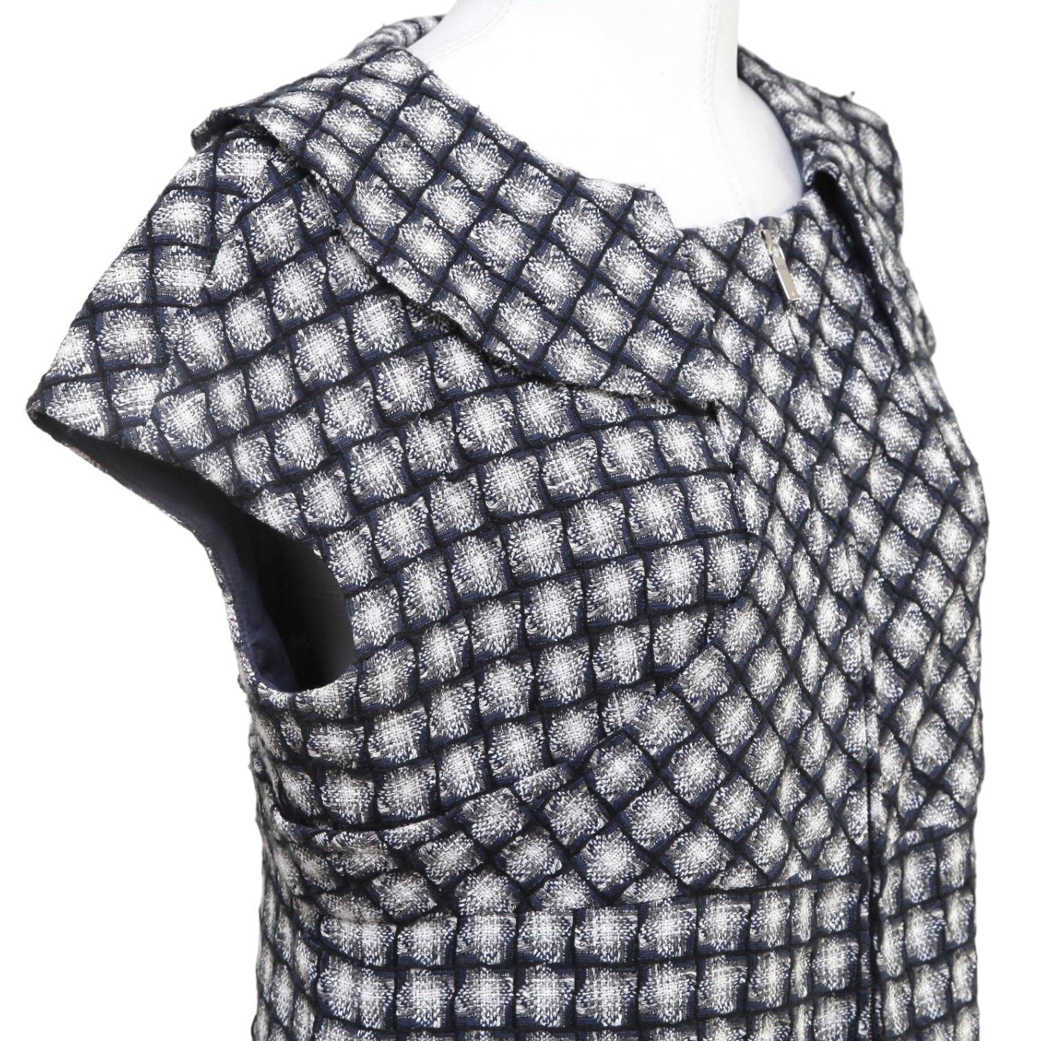 CHANEL Dress Tweed Knit Cap Sleeve Shift Zipper Multi Color Zipper Sz 40 For Sale 1