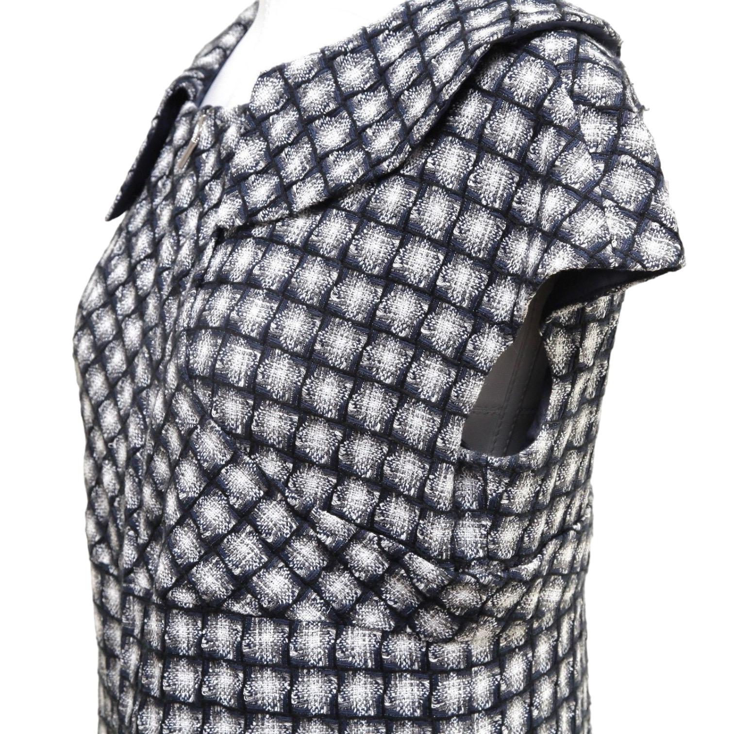 CHANEL Tweed Dress Knit Cap Sleeve Shift Zipper Multi Color Zipper Sz 40 For Sale 2