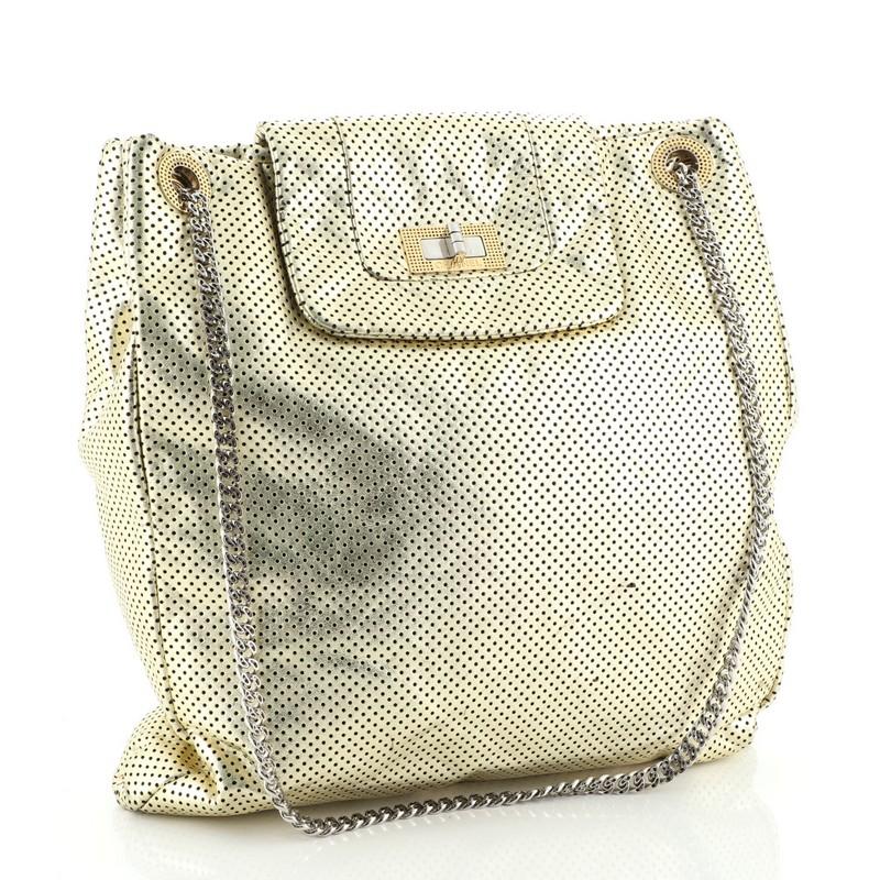 Condition: Good. Wear on base and opening corners, minor wear on exterior, bubbling underneath flap, scratches on hardware. 
Accessories: No Accessories 
Measurements: Handle Drop 13