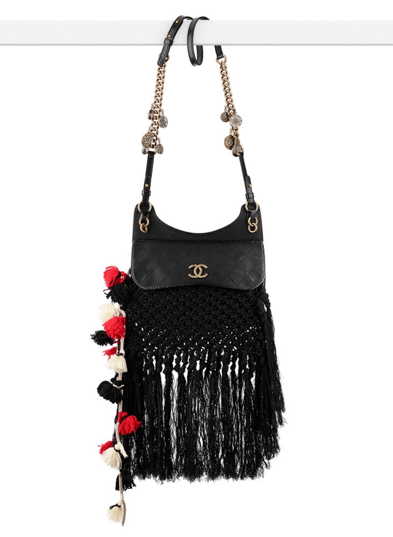 Sac Chanel Dubai Resort Runway édition limitée à franges et pompons en crochet en vente 4