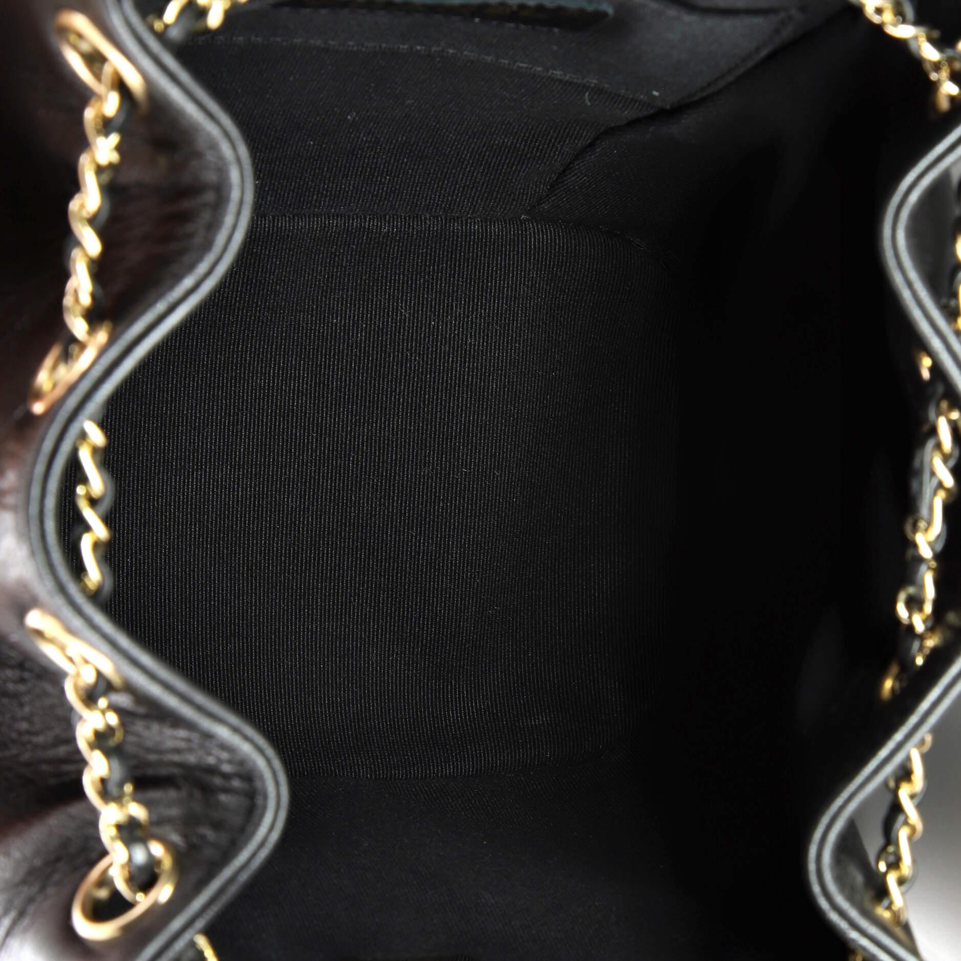 Chanel Duma Rucksack mit Kordelzug aus gestepptem glänzendem gealtertem Kalbsleder 2