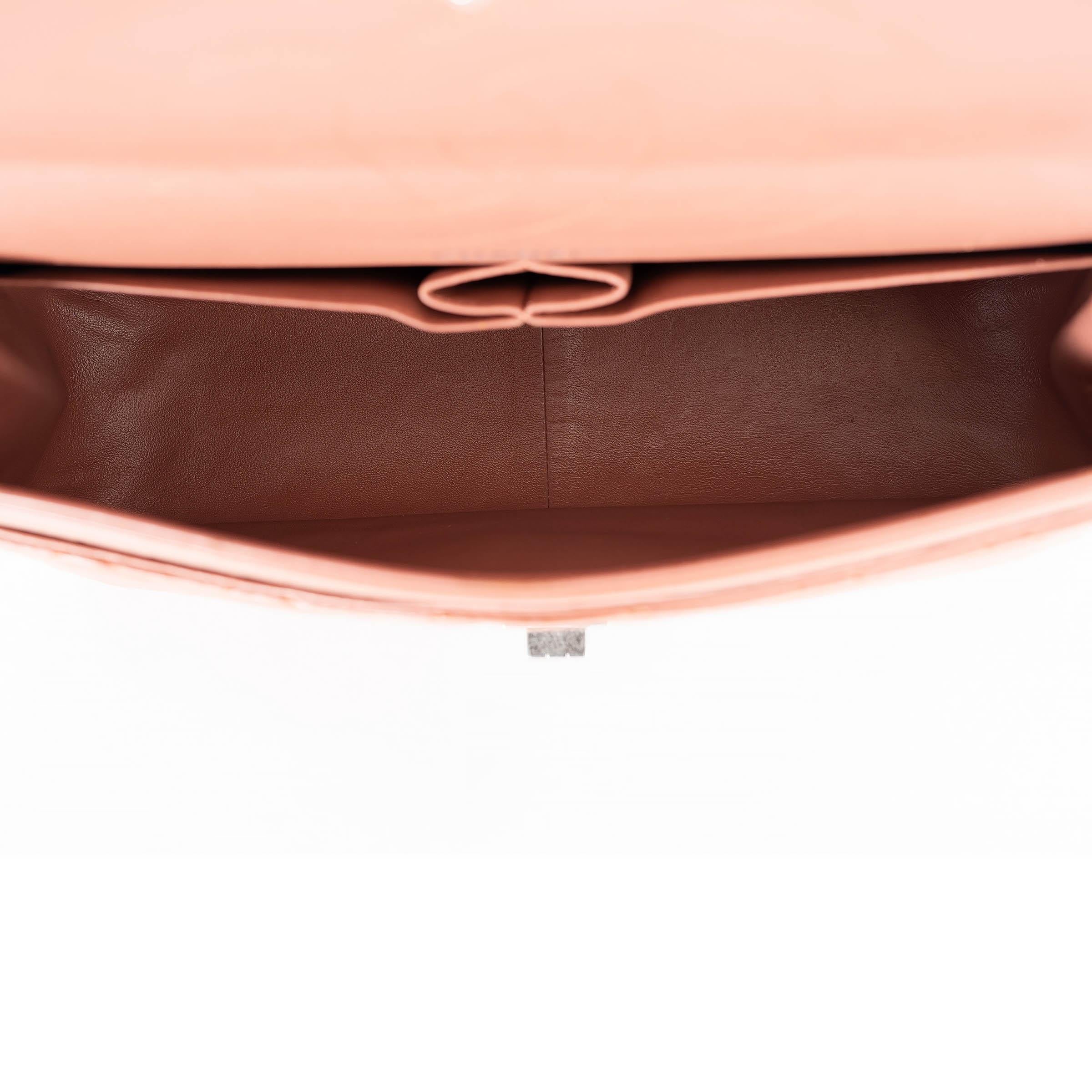 CHANEL dusty pink Aged calfskin leather 2.55 REISSUE MAXI FLAP Shoulder Bag For Sale 2