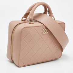 Chanel Dusty Pink Gestepptes Leder Travel Kit Vanity Case Tasche