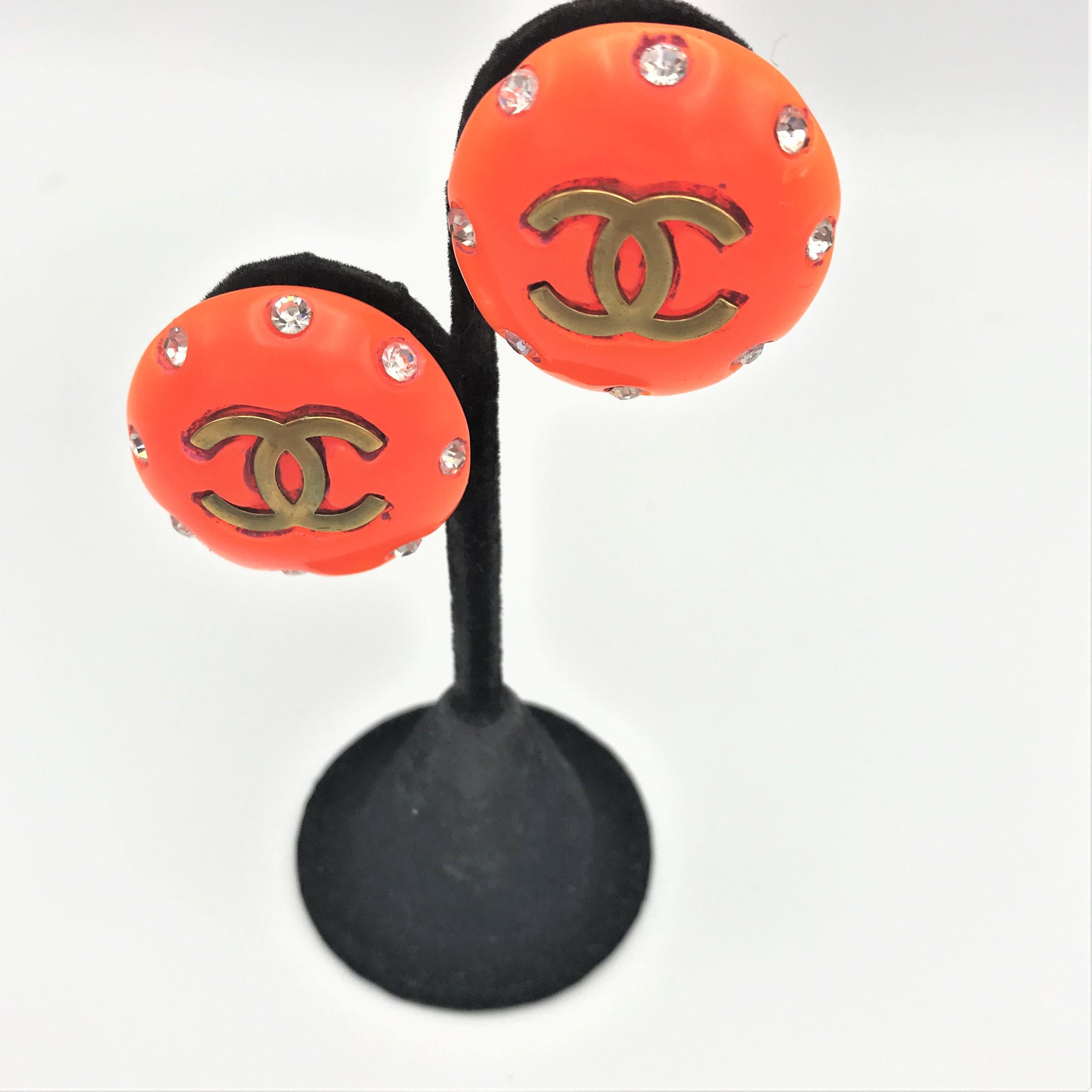 Arts and Crafts Chanel clip-on ear orange with CC signed 1995 P = Printemps - Spring  For Sale