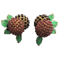Vintage Chanel ear clips in the shape of 2 blackberries Maison Gripoix 1970/80s g. plate