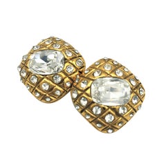 Retro CHANEL clip-on ear signed 2CC3 quilted gold plated rhinestones