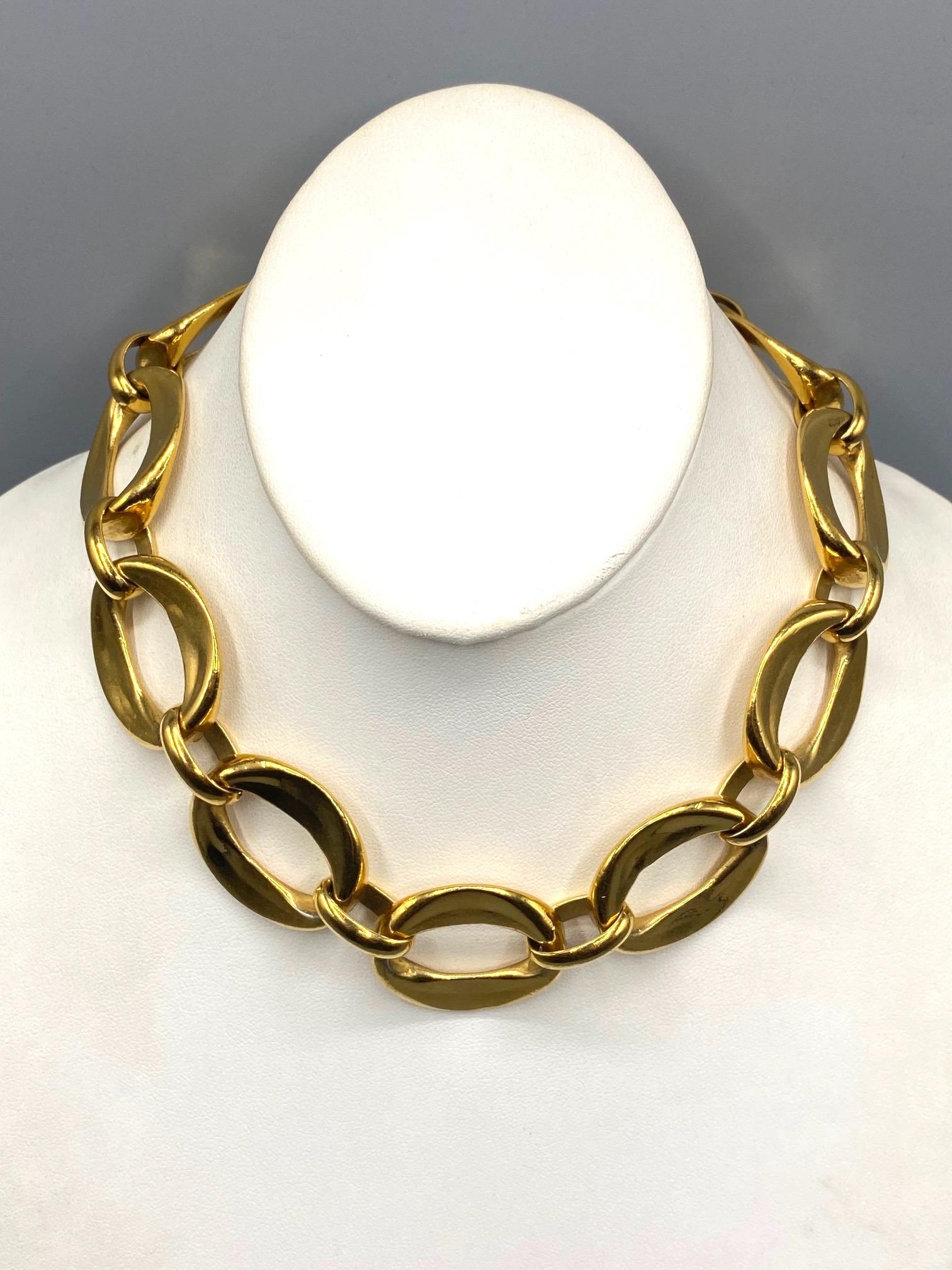 Women's or Men's Chanel Early 1980s Large Oval Link Necklace