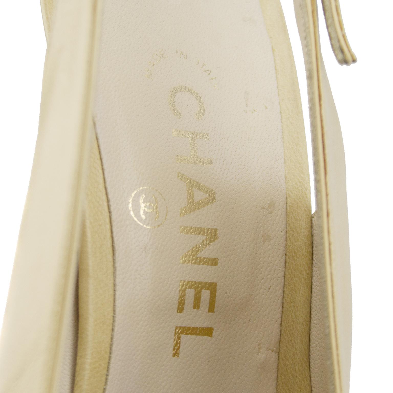 Chanel Early 1990s Beige and Black Slingbacks  For Sale 3